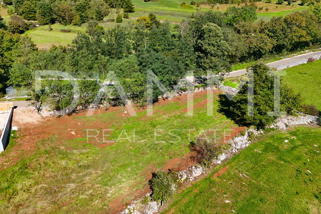 PAZIN, SURROUNDINGS - Building land with an open view 923 m2