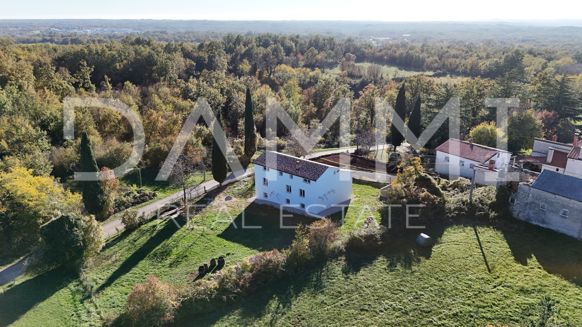 ISTRA, ŽMINJ - Premium detached house with a large yard