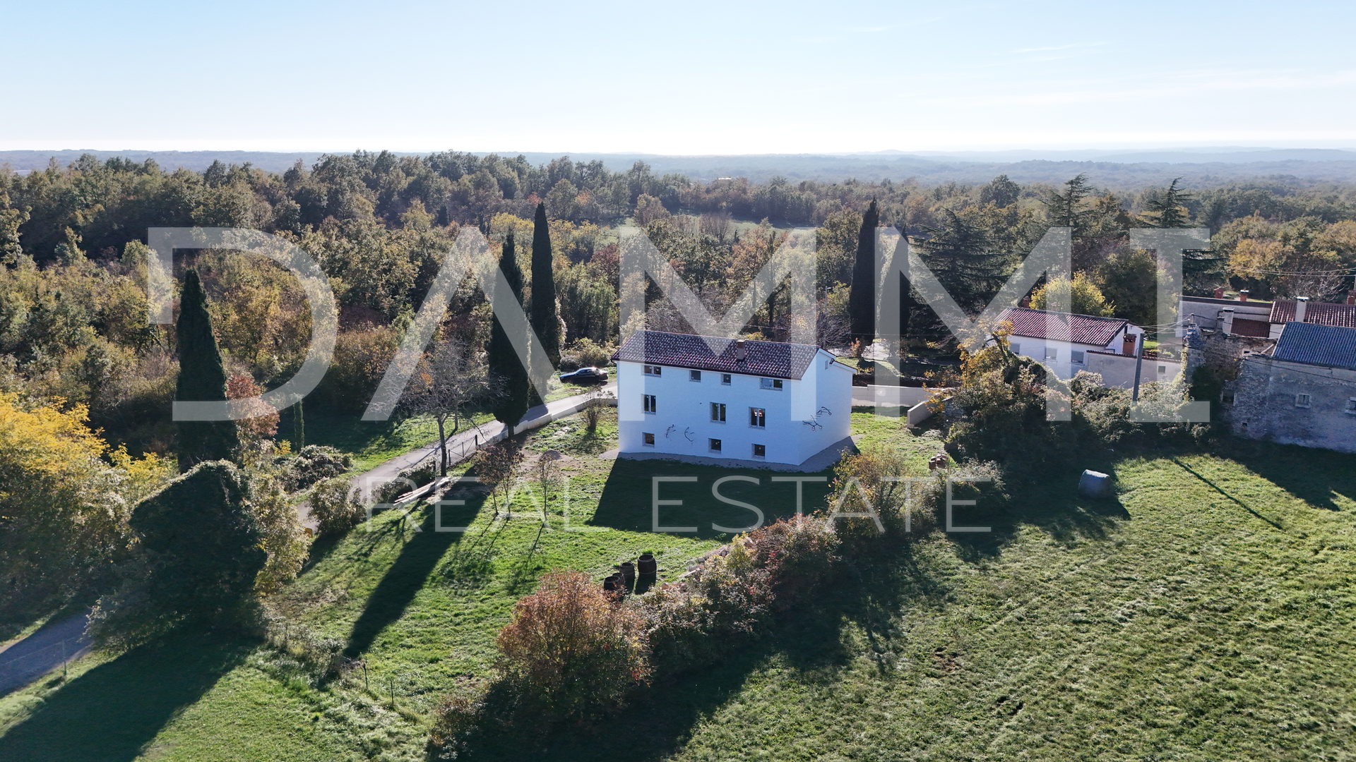 ISTRA, ŽMINJ - Premium detached house with a large yard