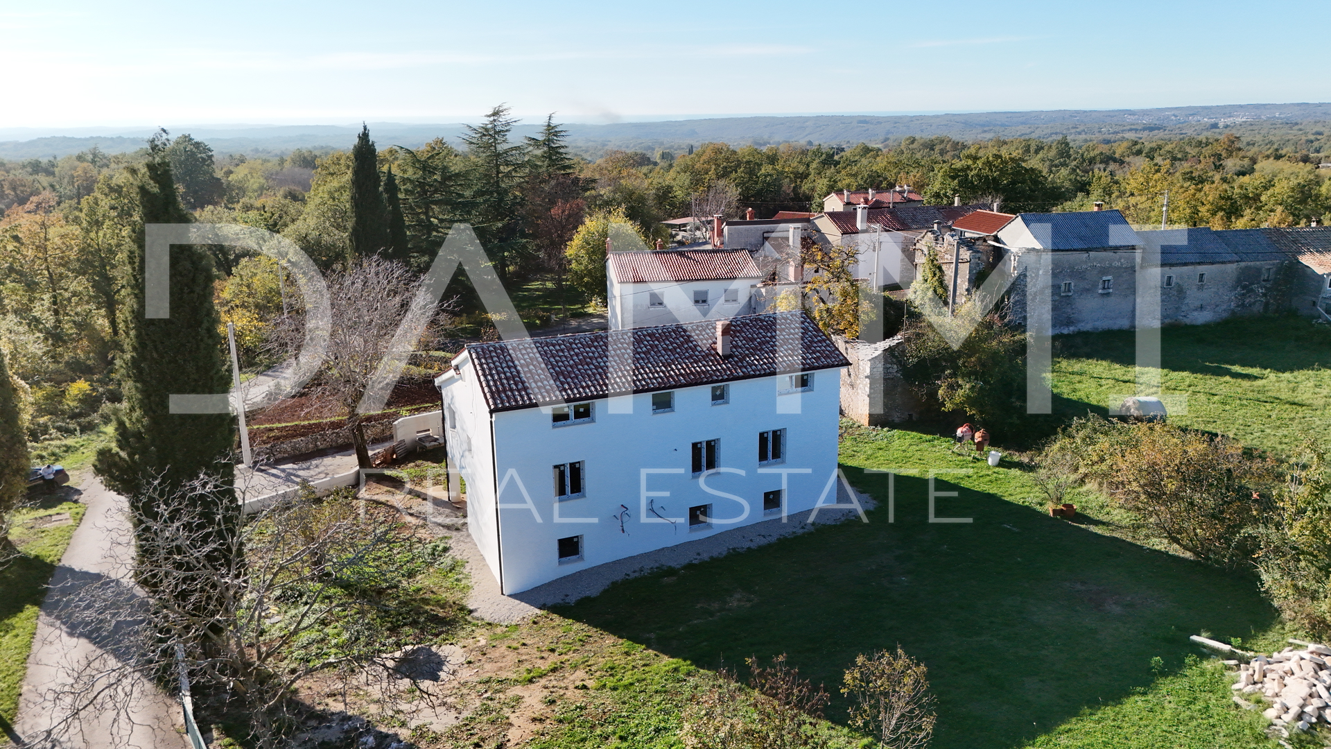 ISTRA, ŽMINJ - Premium detached house with a large yard