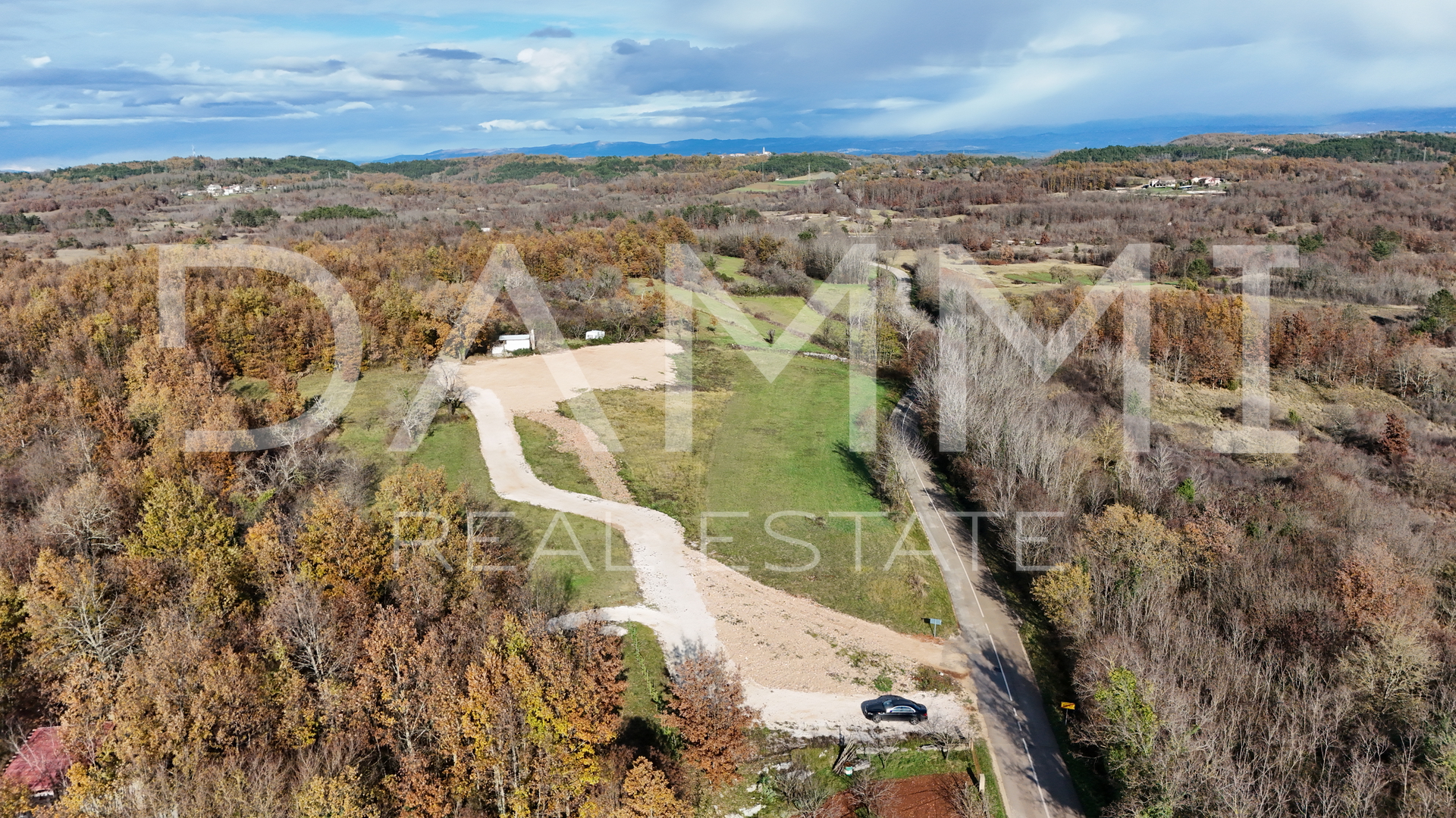 CENTRAL ISTRIA - Larger building land for investors