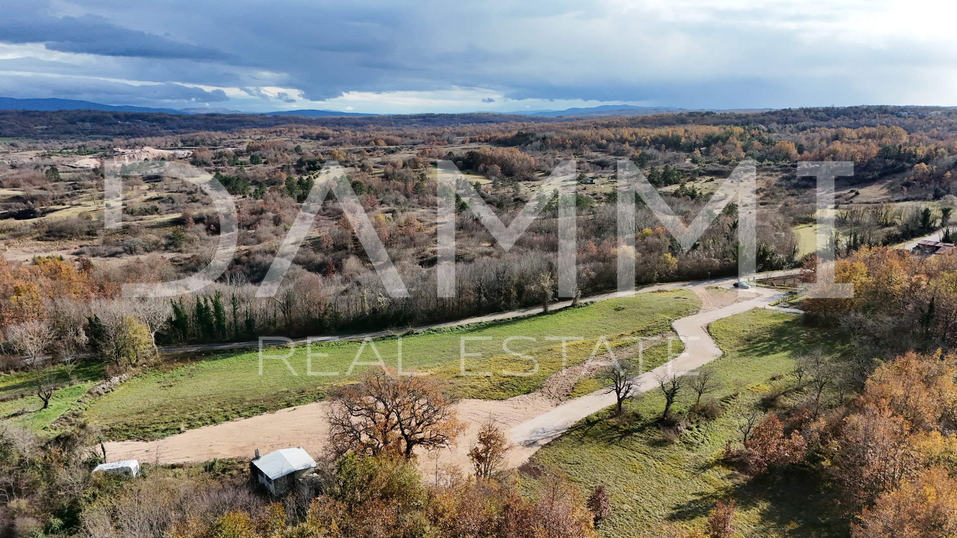 CENTRAL ISTRIA - Larger building land for investors