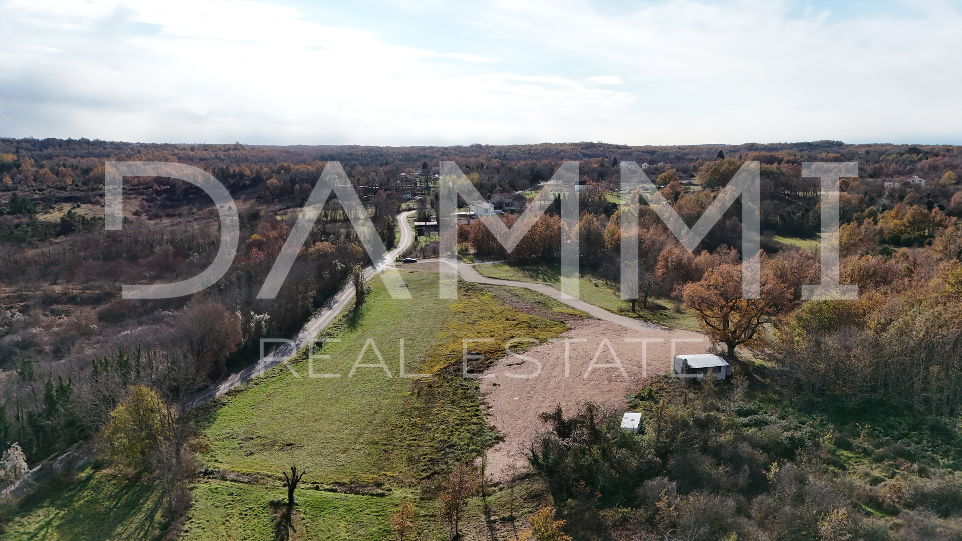 CENTRAL ISTRIA - Larger building land for investors