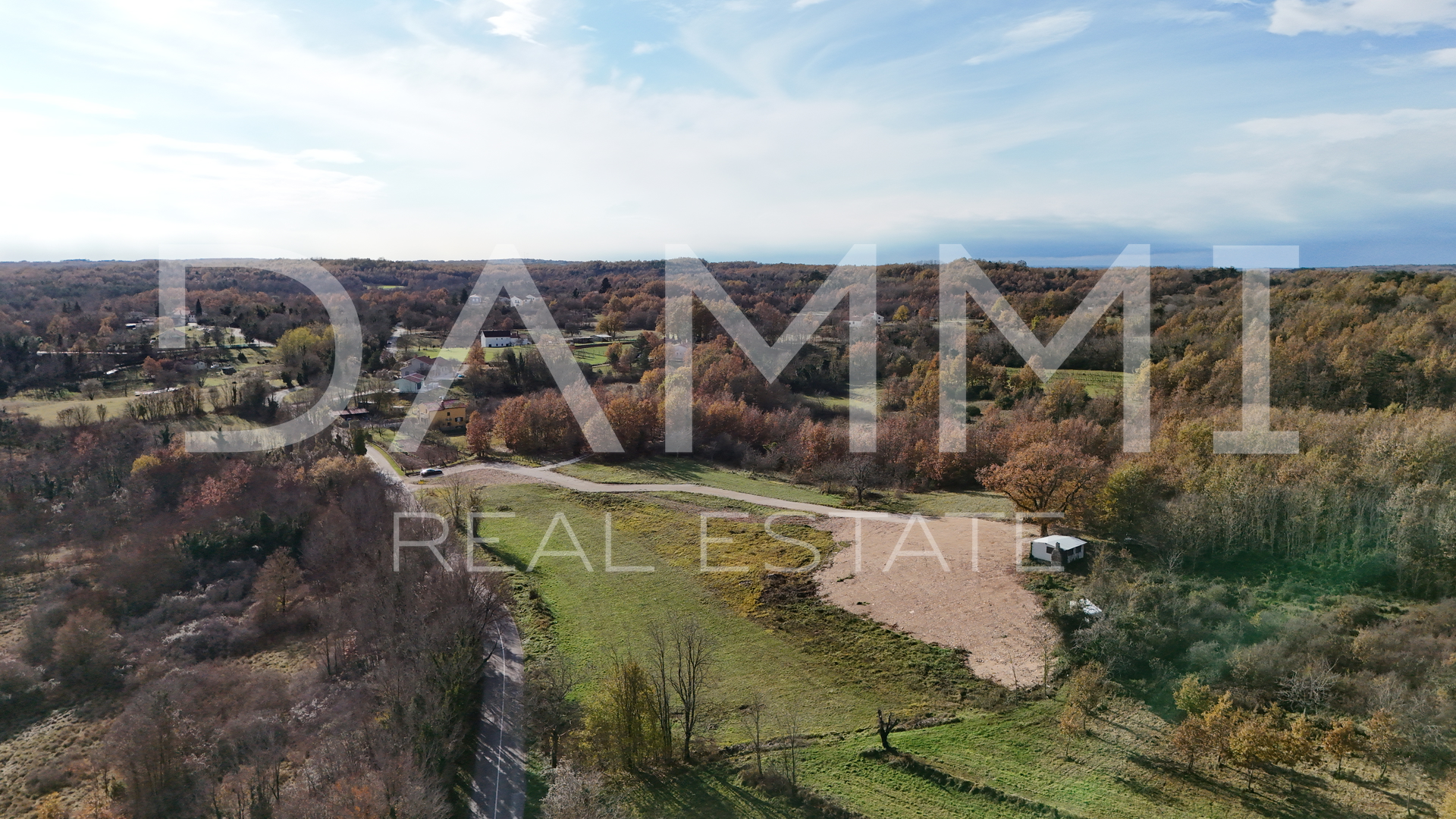 CENTRAL ISTRIA - Larger building land for investors