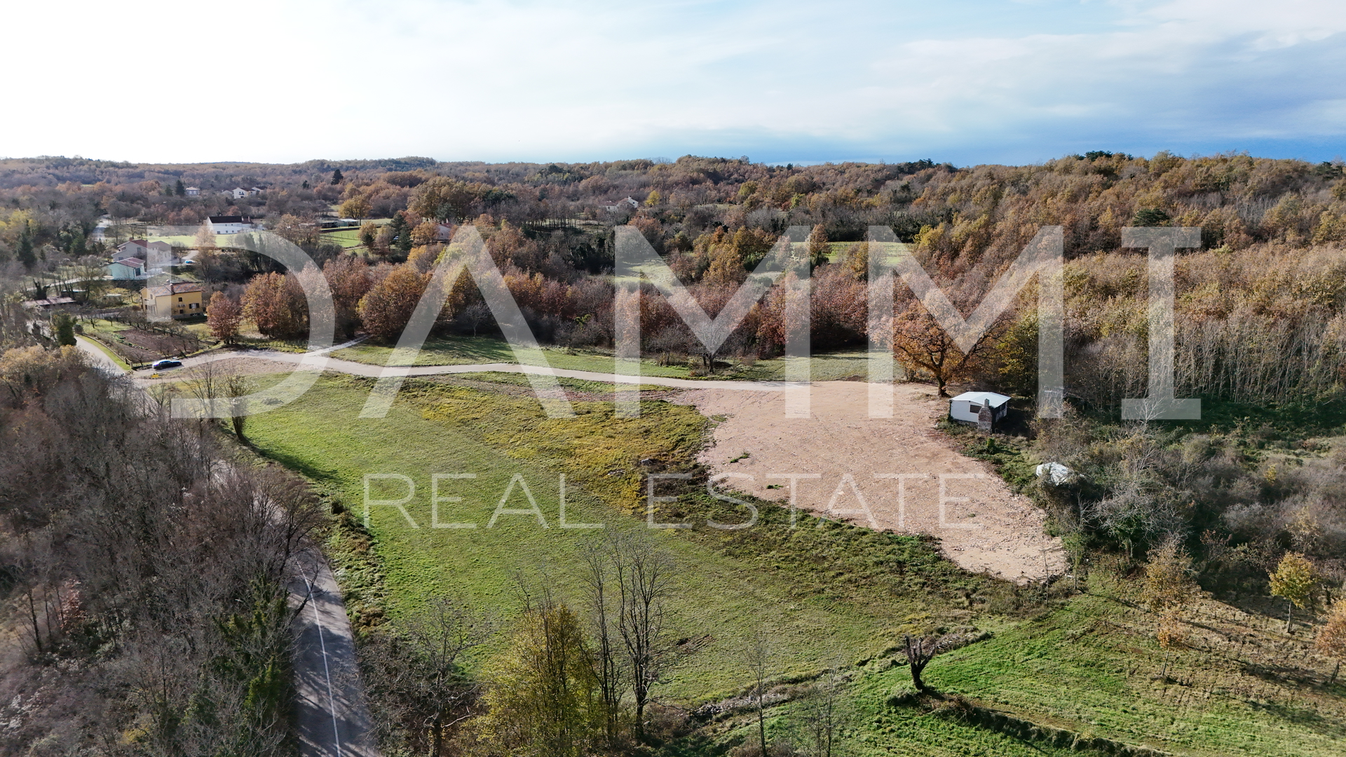 CENTRAL ISTRIA - Larger building land for investors