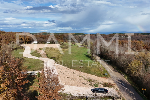 CENTRAL ISTRIA - Larger building land for investors