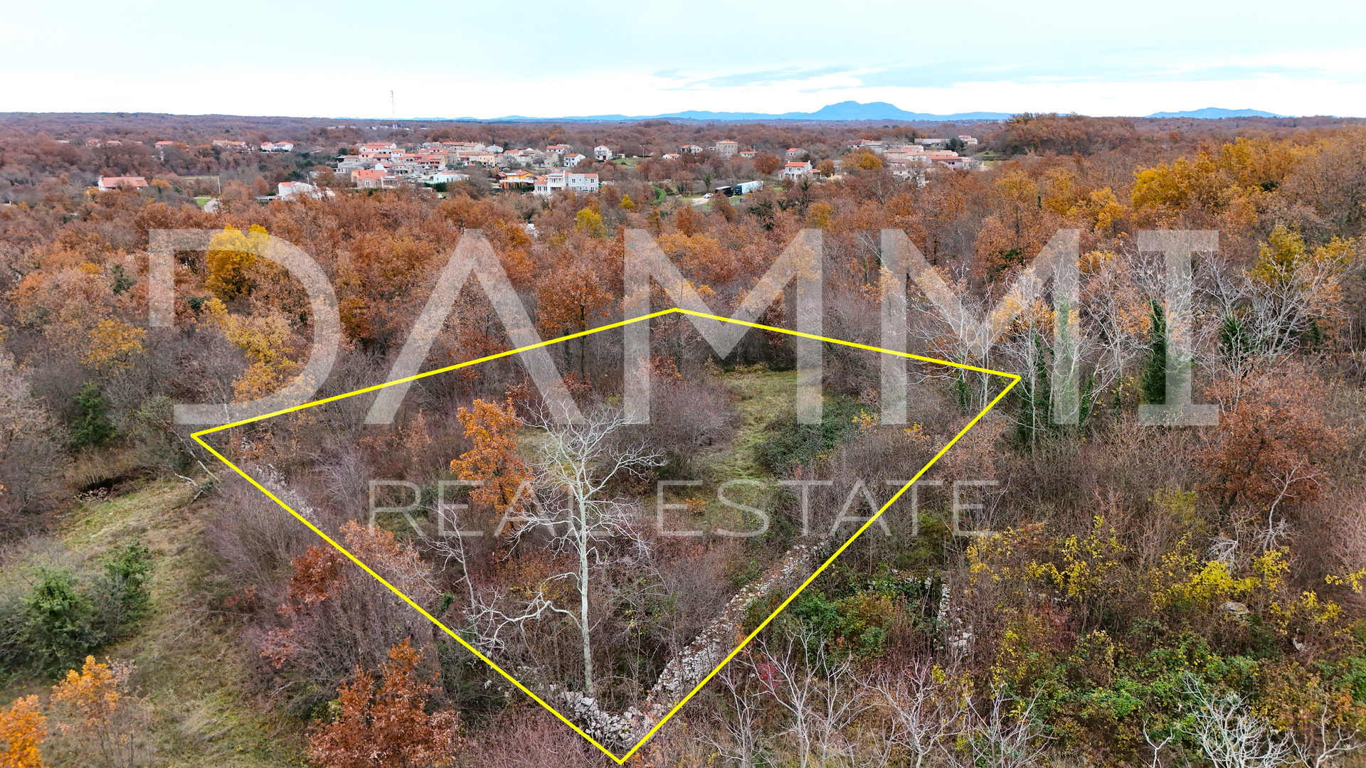 ISTRIA, SVETVINČENAT - Land close to urbanization to the access road 725 m2