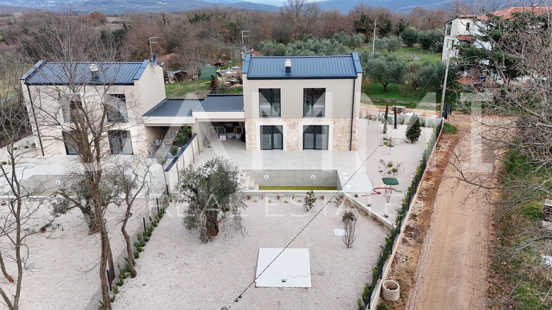 ISTRA&comma; NOVIGRAD - Nova dvojna ku&cacute;a s bazenom na mirnoj lokaciji