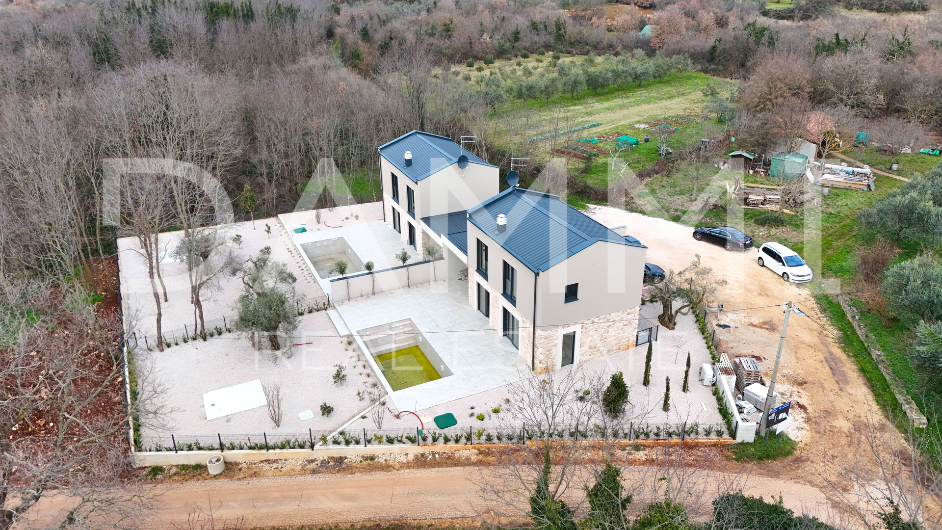 ISTRA&comma; NOVIGRAD - Nova dvojna ku&cacute;a s bazenom na mirnoj lokaciji