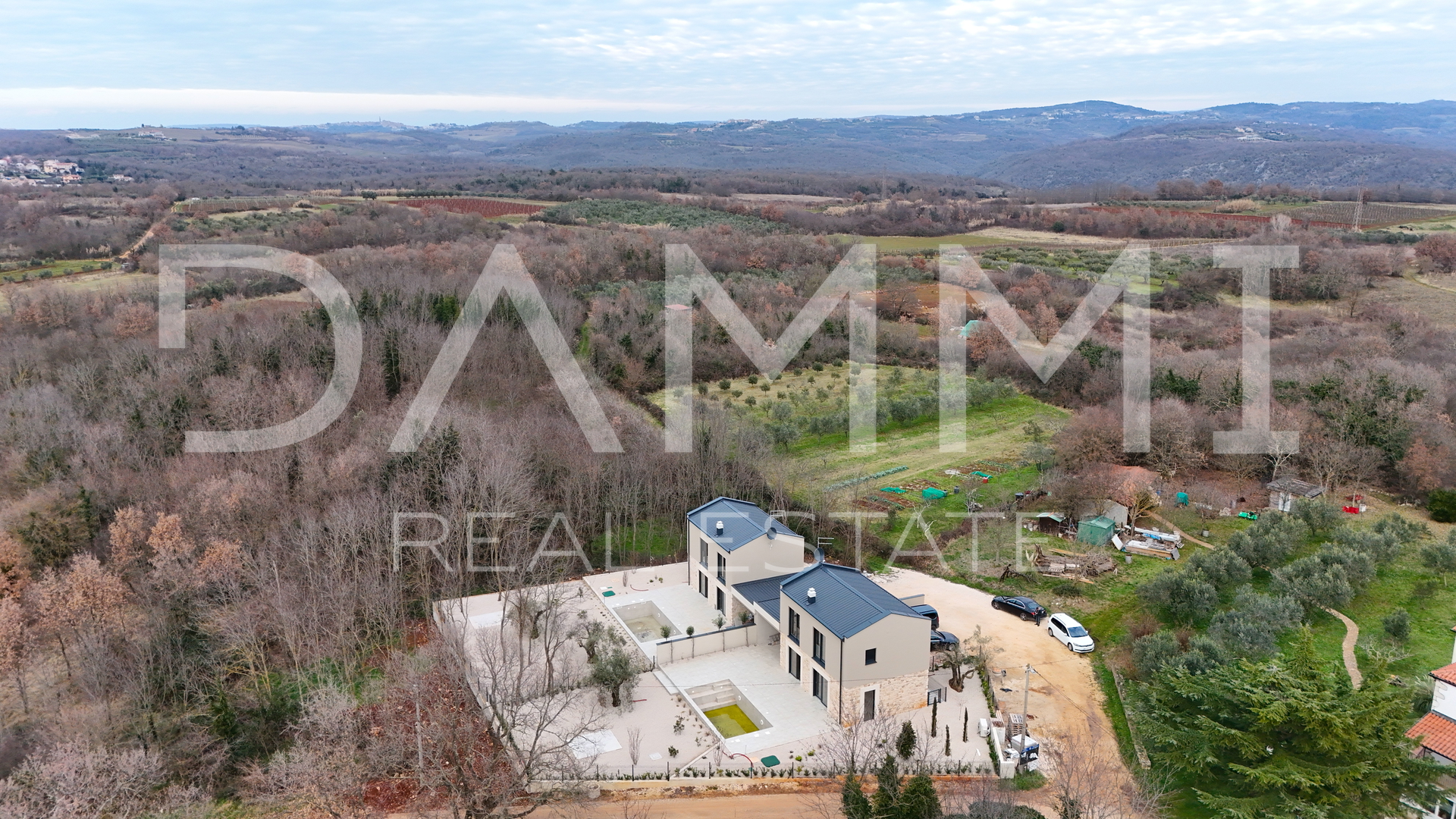 ISTRA&comma; NOVIGRAD - Nova dvojna ku&cacute;a s bazenom na mirnoj lokaciji