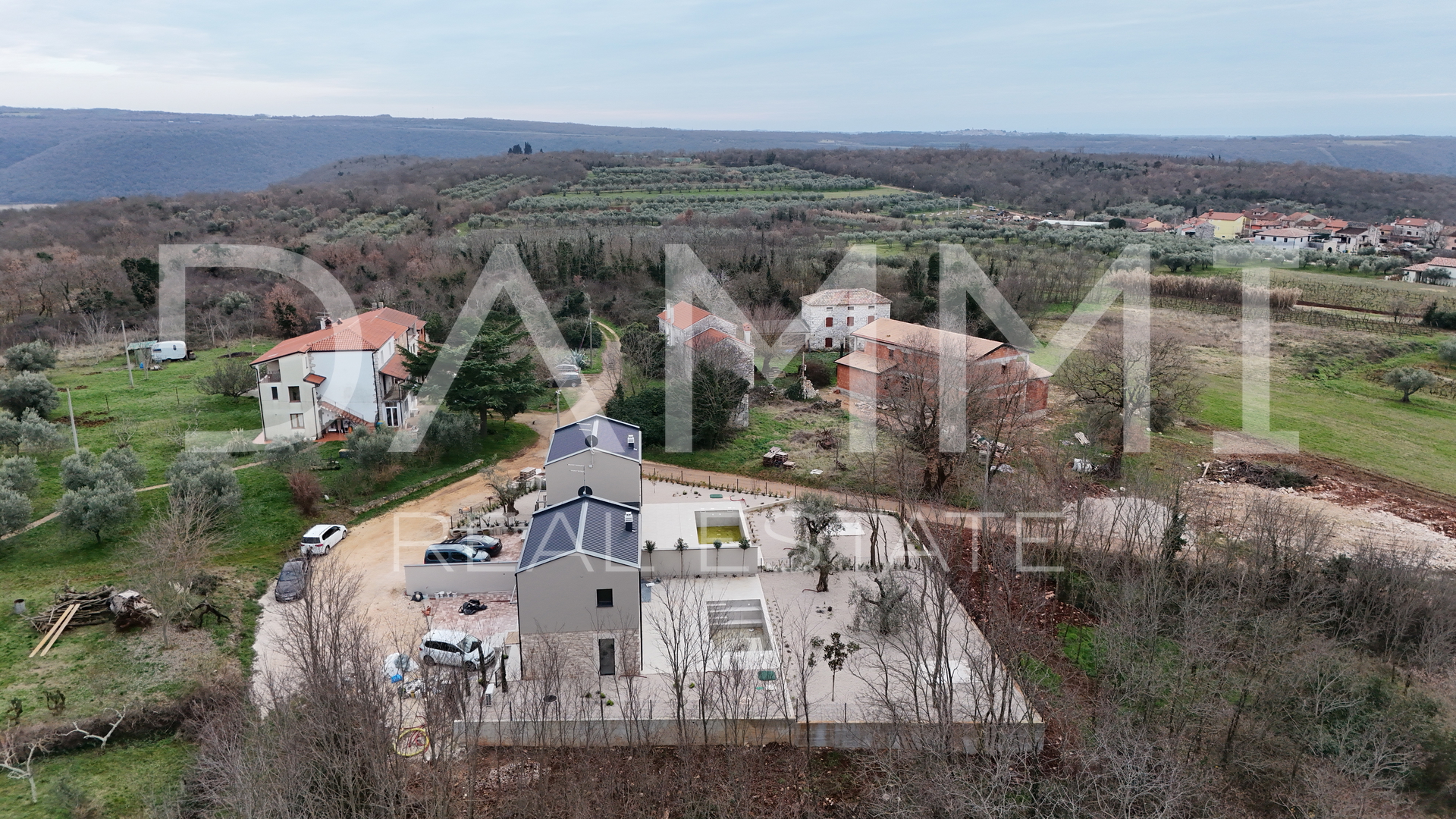 ISTRA&comma; NOVIGRAD - Nova dvojna ku&cacute;a s bazenom na mirnoj lokaciji