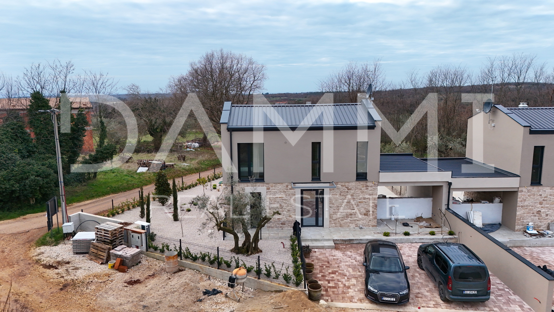 ISTRA&comma; NOVIGRAD - Nova dvojna ku&cacute;a s bazenom na mirnoj lokaciji