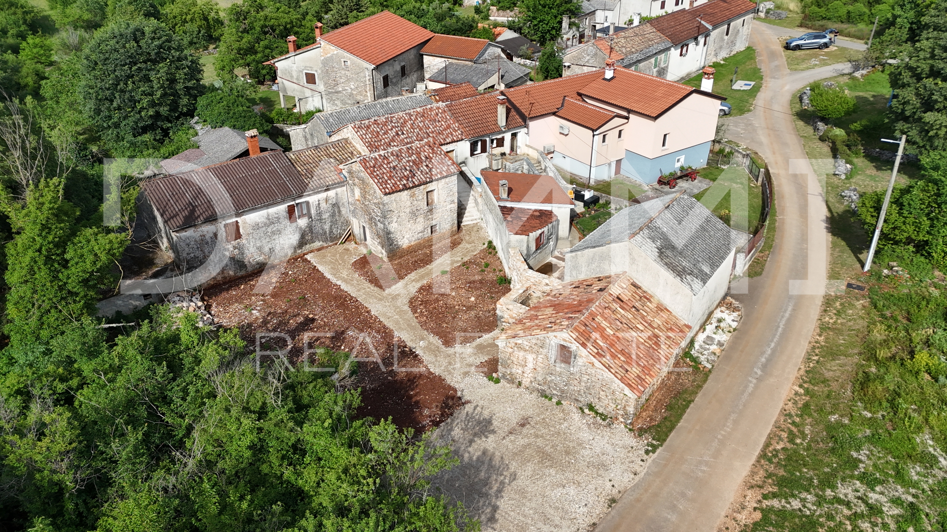 ISTRA&comma; SV&period; PETAR U &Scaron;UMI - Splendida antica casa istriana da ristrutturare