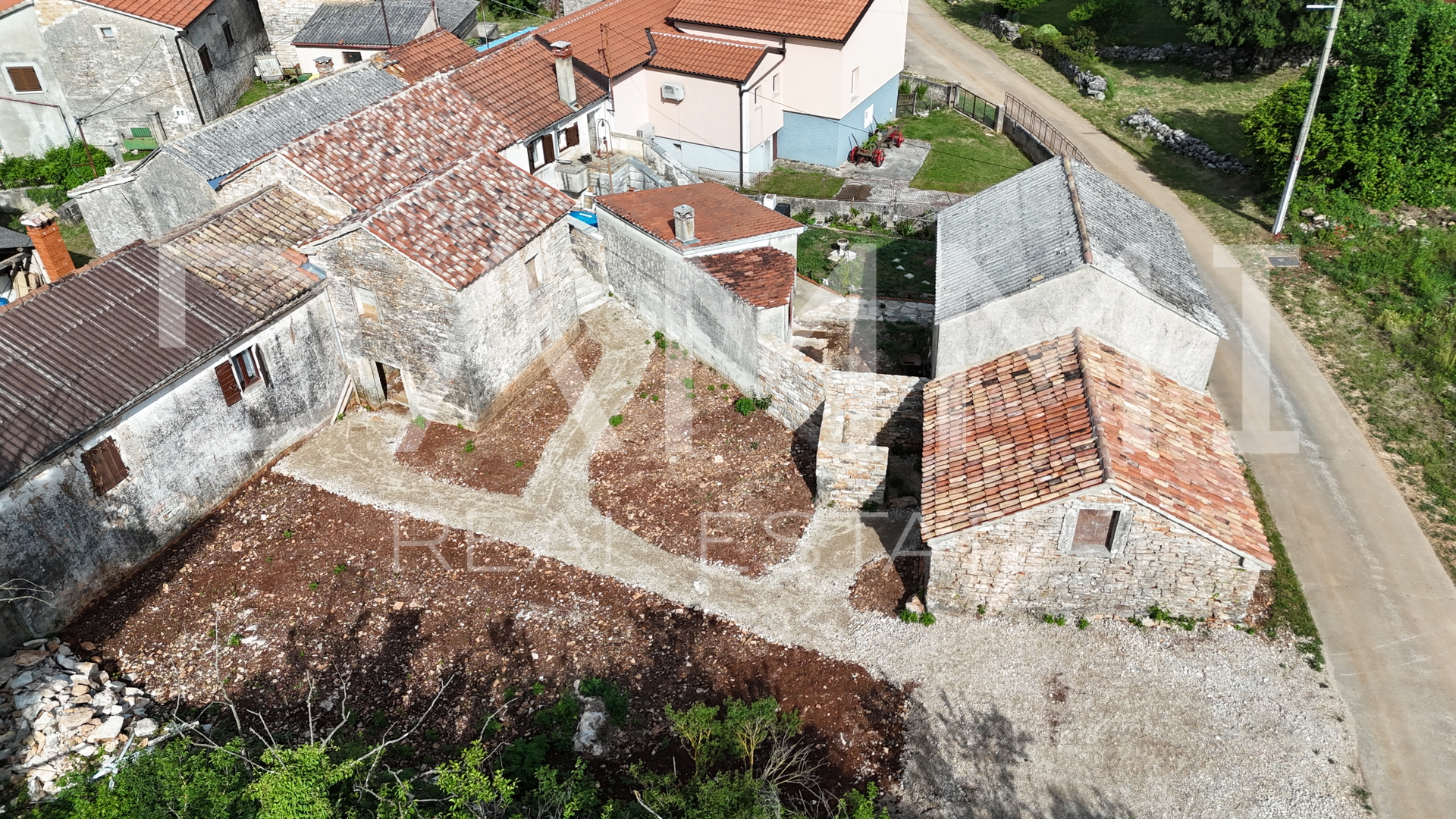 ISTRA&comma; SV&period; PETAR U &Scaron;UMI - Splendida antica casa istriana da ristrutturare