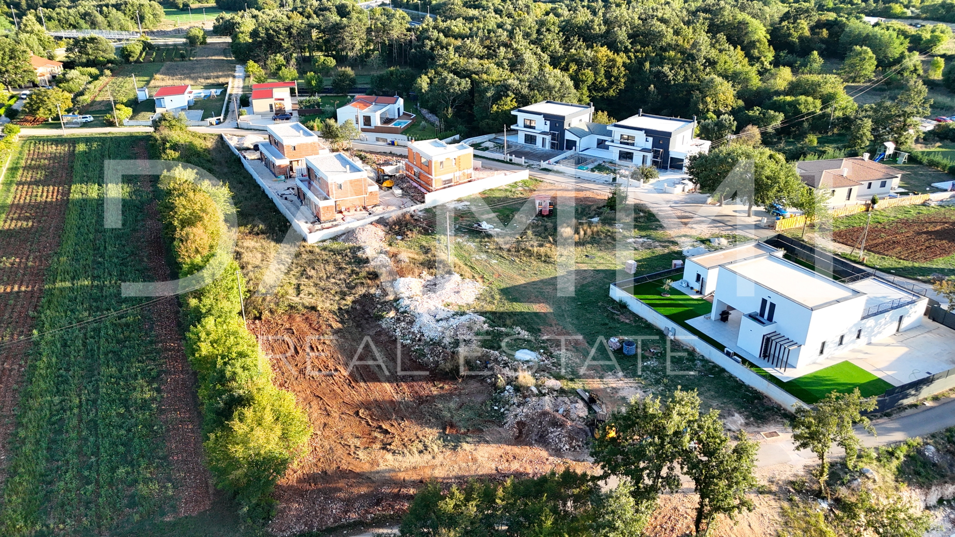 ISTRA&comma; &Zcaron;MINJ - Gra&dstrok;evinsko zemlji&scaron;te s gra&dstrok;evinskom dozvolom top lokacija