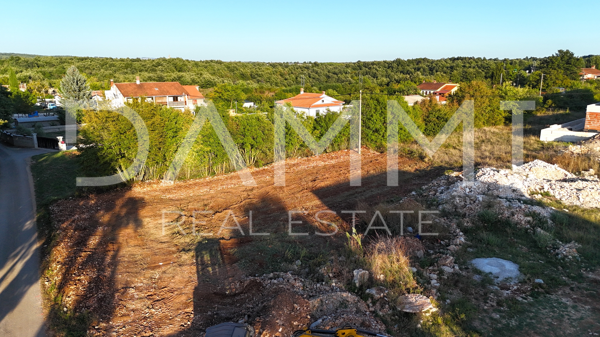 ISTRA&comma; &Zcaron;MINJ - Gra&dstrok;evinsko zemlji&scaron;te s gra&dstrok;evinskom dozvolom top lokacija