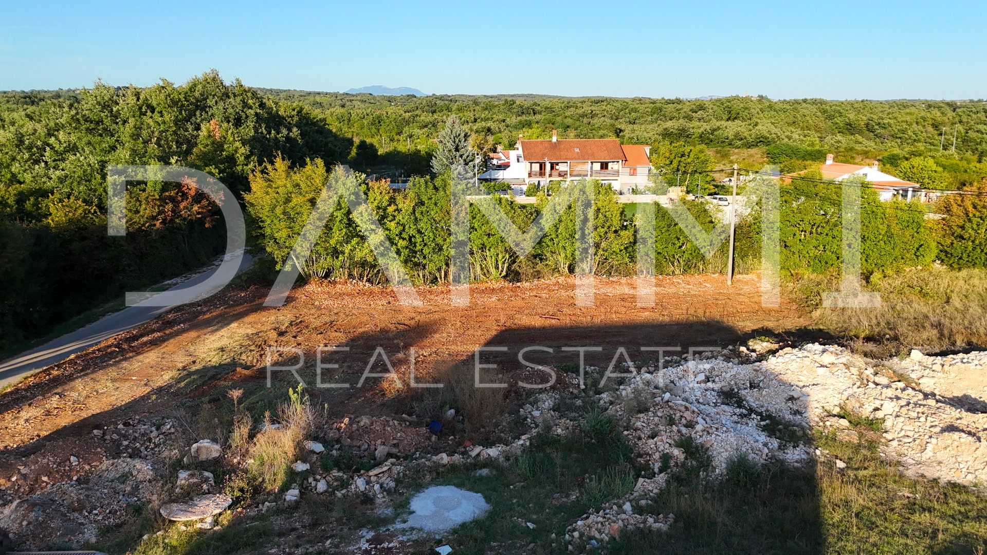 ISTRA&comma; &Zcaron;MINJ - Gra&dstrok;evinsko zemlji&scaron;te s gra&dstrok;evinskom dozvolom top lokacija