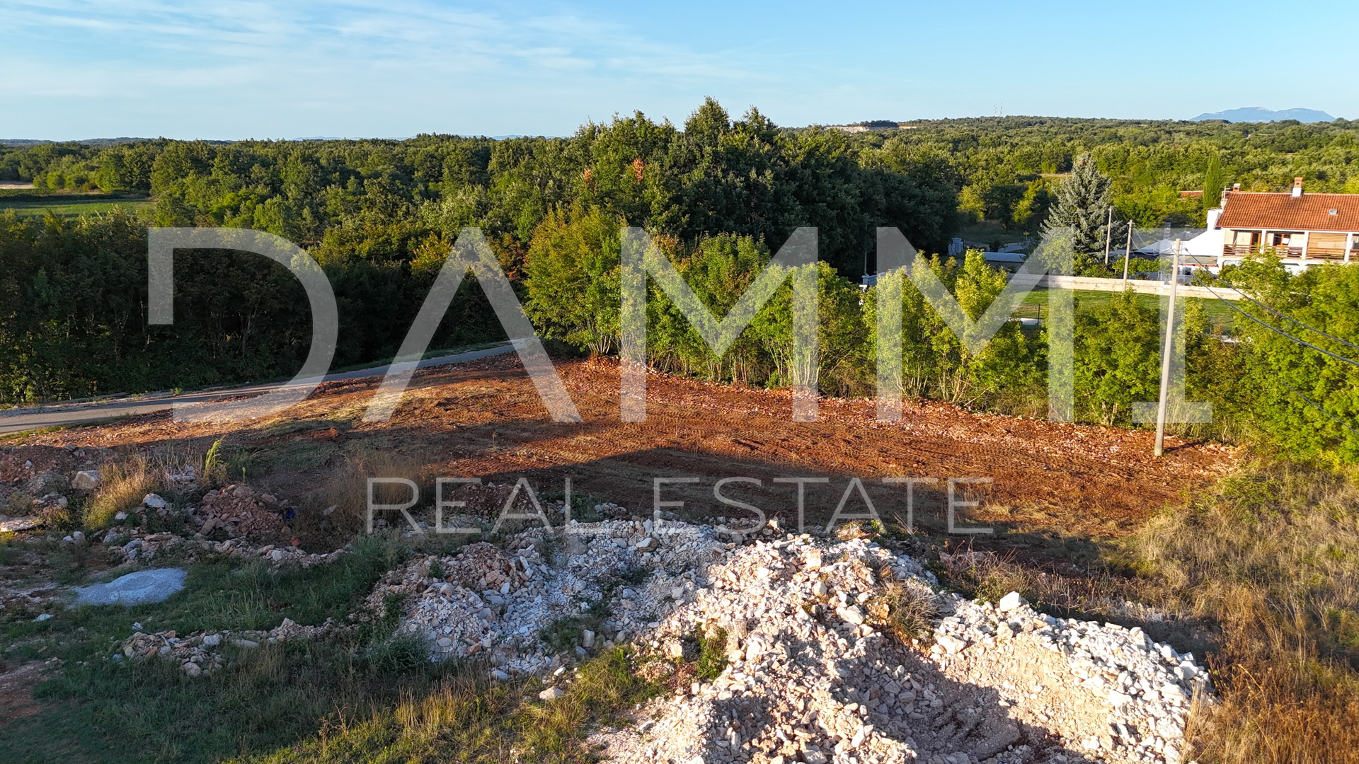 ISTRA&comma; &Zcaron;MINJ - Gra&dstrok;evinsko zemlji&scaron;te s gra&dstrok;evinskom dozvolom top lokacija