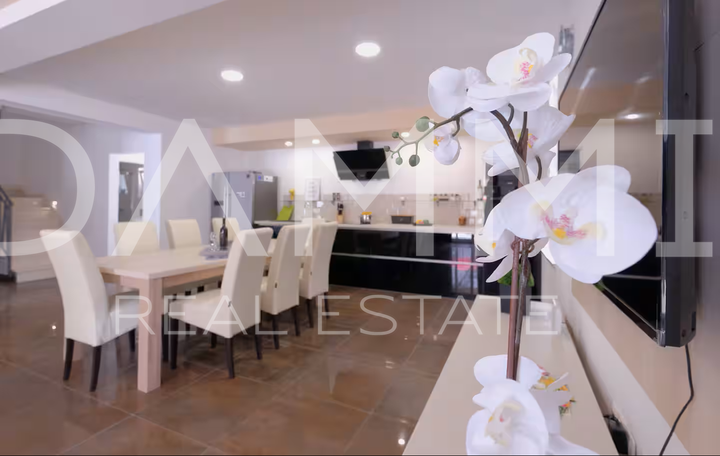 Istra&comma; Svetvin&ccaron;enat&comma; lijepa ku&cacute;a s bazenom u zelenilu