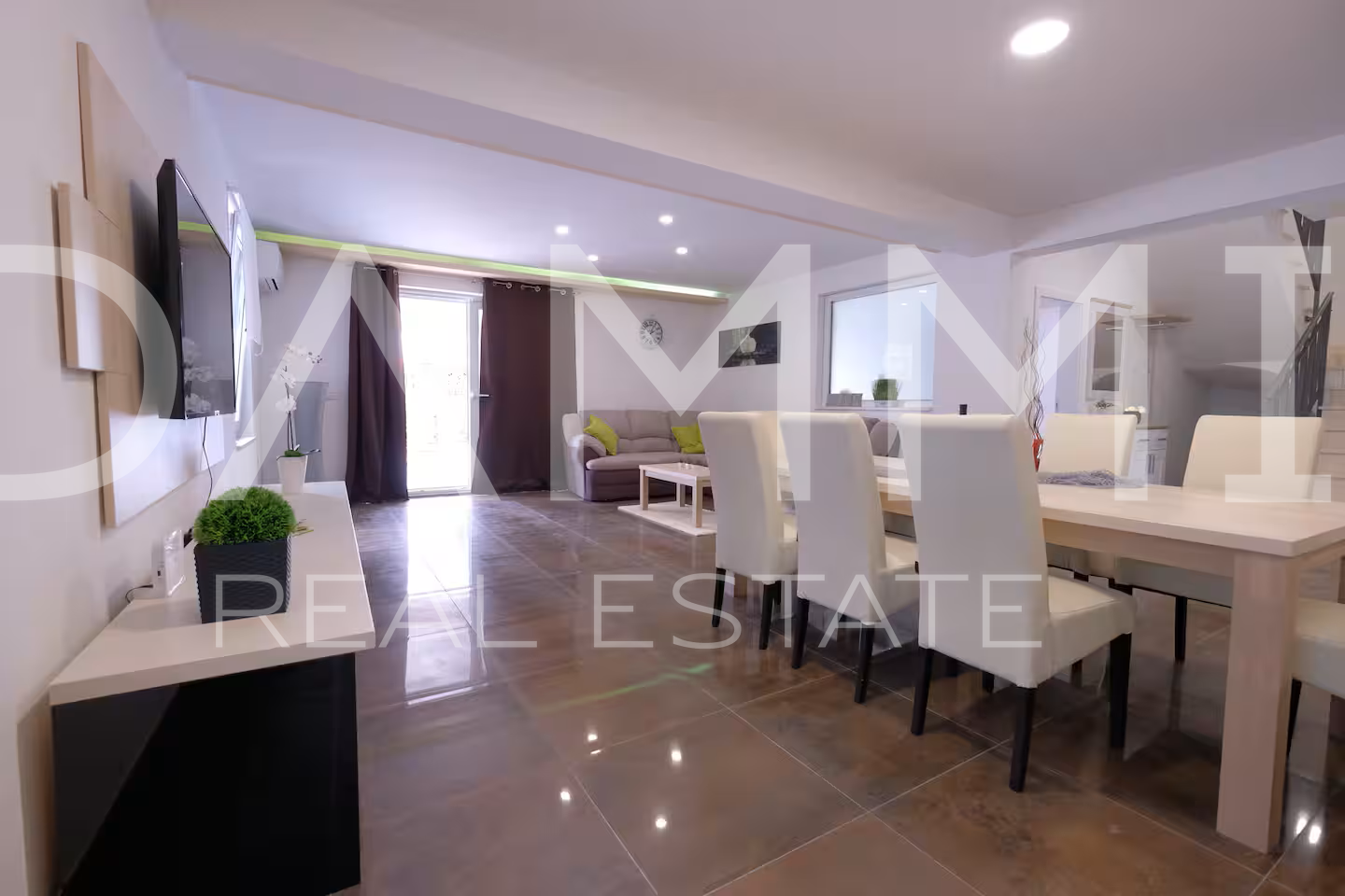 Istra&comma; Svetvin&ccaron;enat&comma; lijepa ku&cacute;a s bazenom u zelenilu