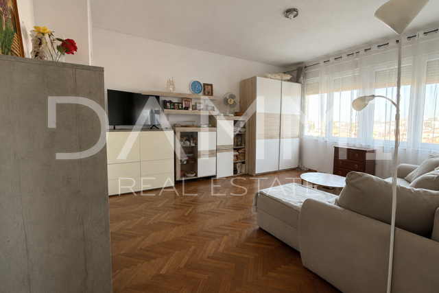 PULA – STROGI CENTAR, 62,74 m² – POGLED NA GRAD I MORE, PARKIRNO MJESTO na raspolaganju