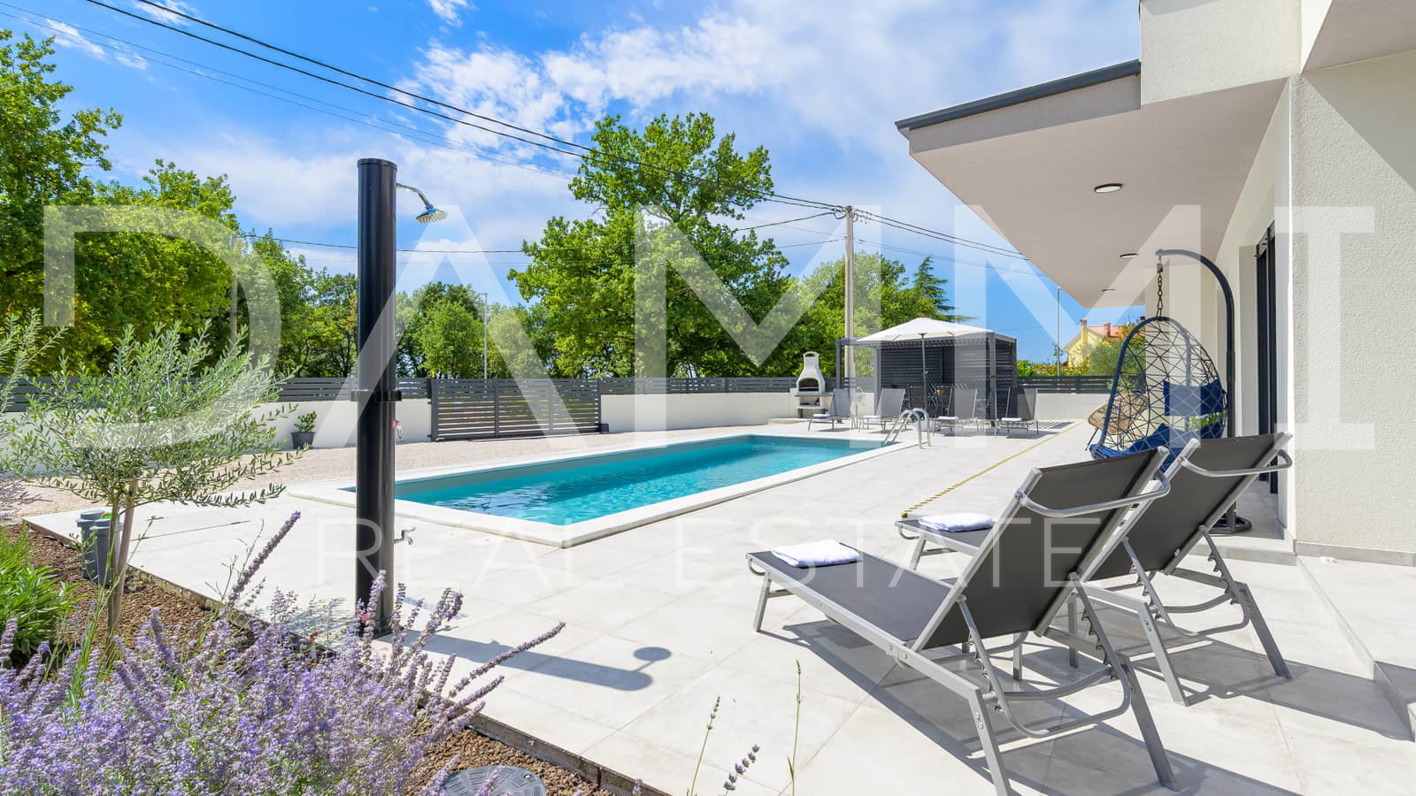 ISTRA&comma; KANFANAR - Moderna prizemnica s bazenom top lokacija