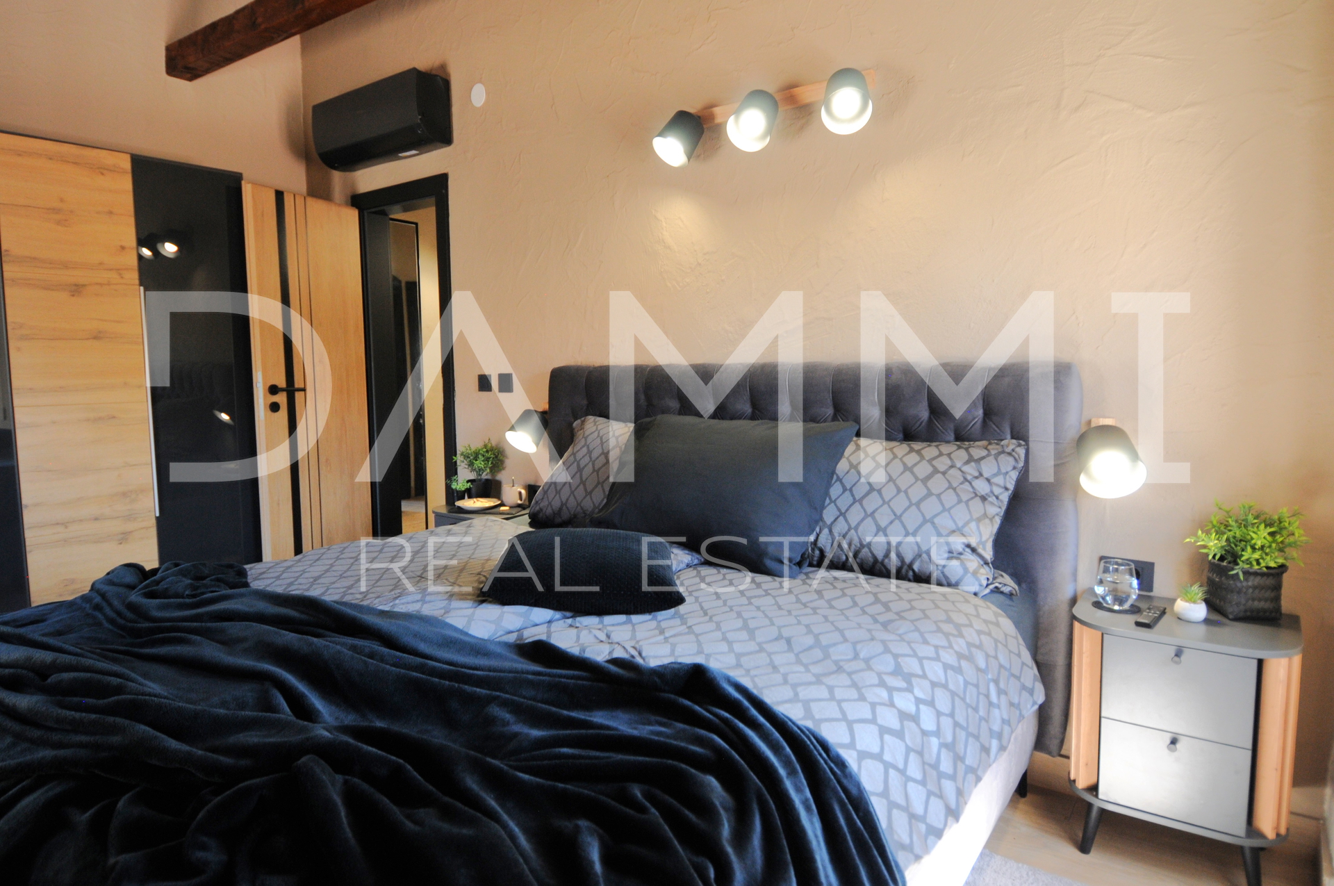 ISTRA&comma; VI&Scaron;NJAN - KAMENA ISTARSKA KU&Cacute;A S BAZENOM