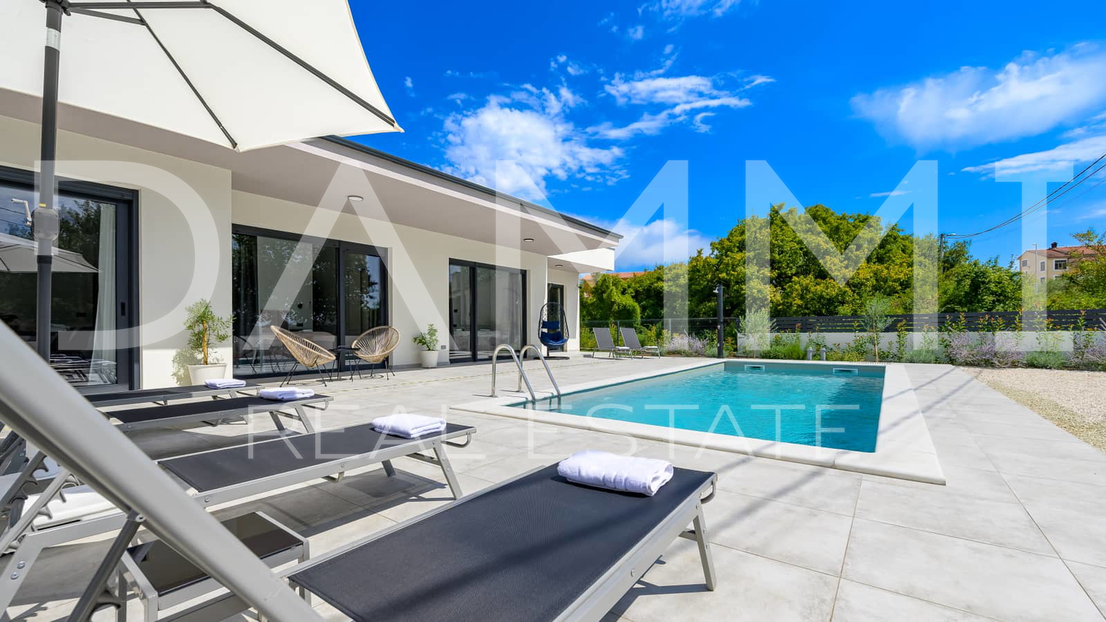 ISTRA&comma; KANFANAR - Moderna prizemnica s bazenom top lokacija