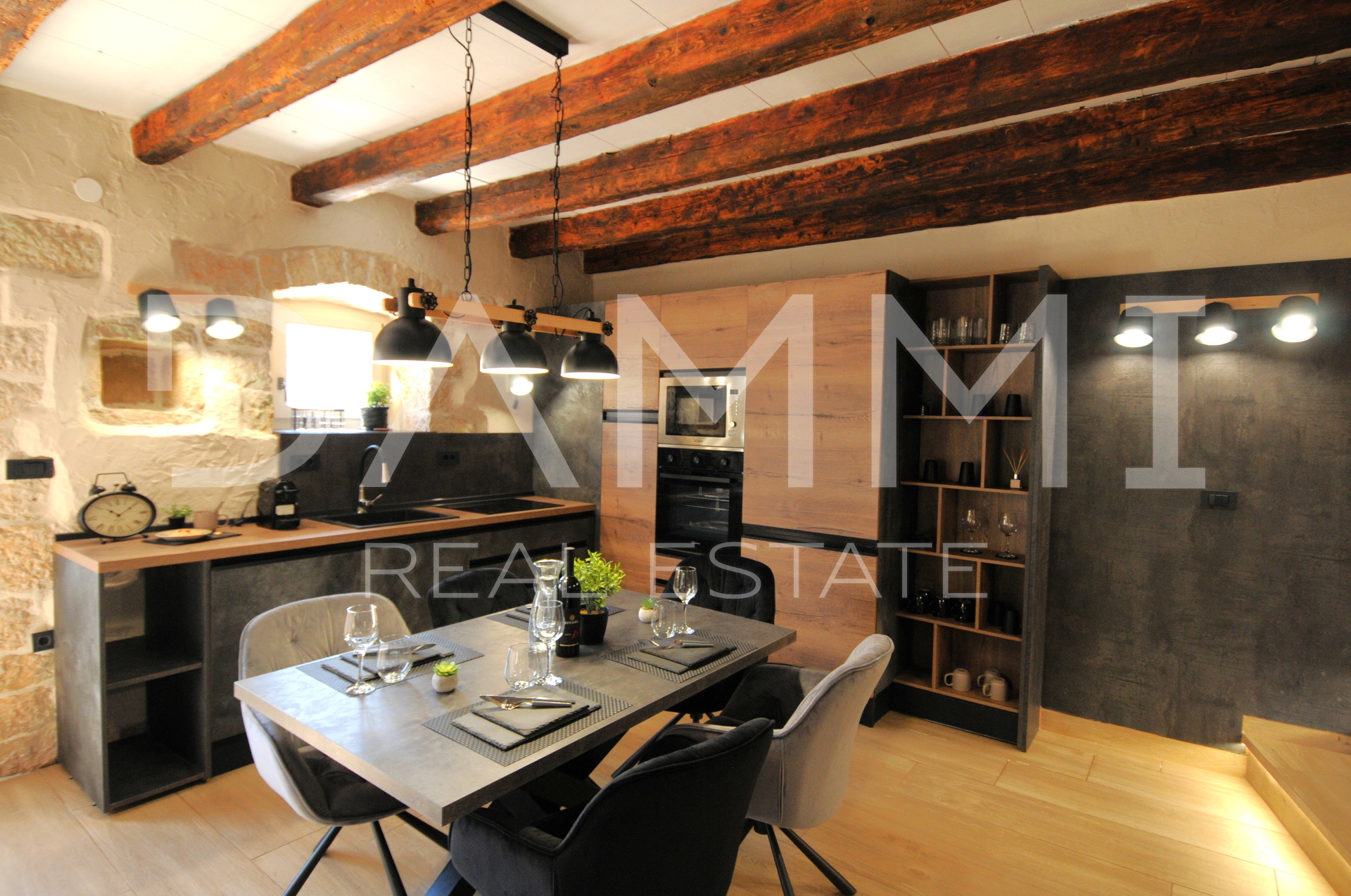 ISTRA&comma; VI&Scaron;NJAN - KAMENA ISTARSKA KU&Cacute;A S BAZENOM