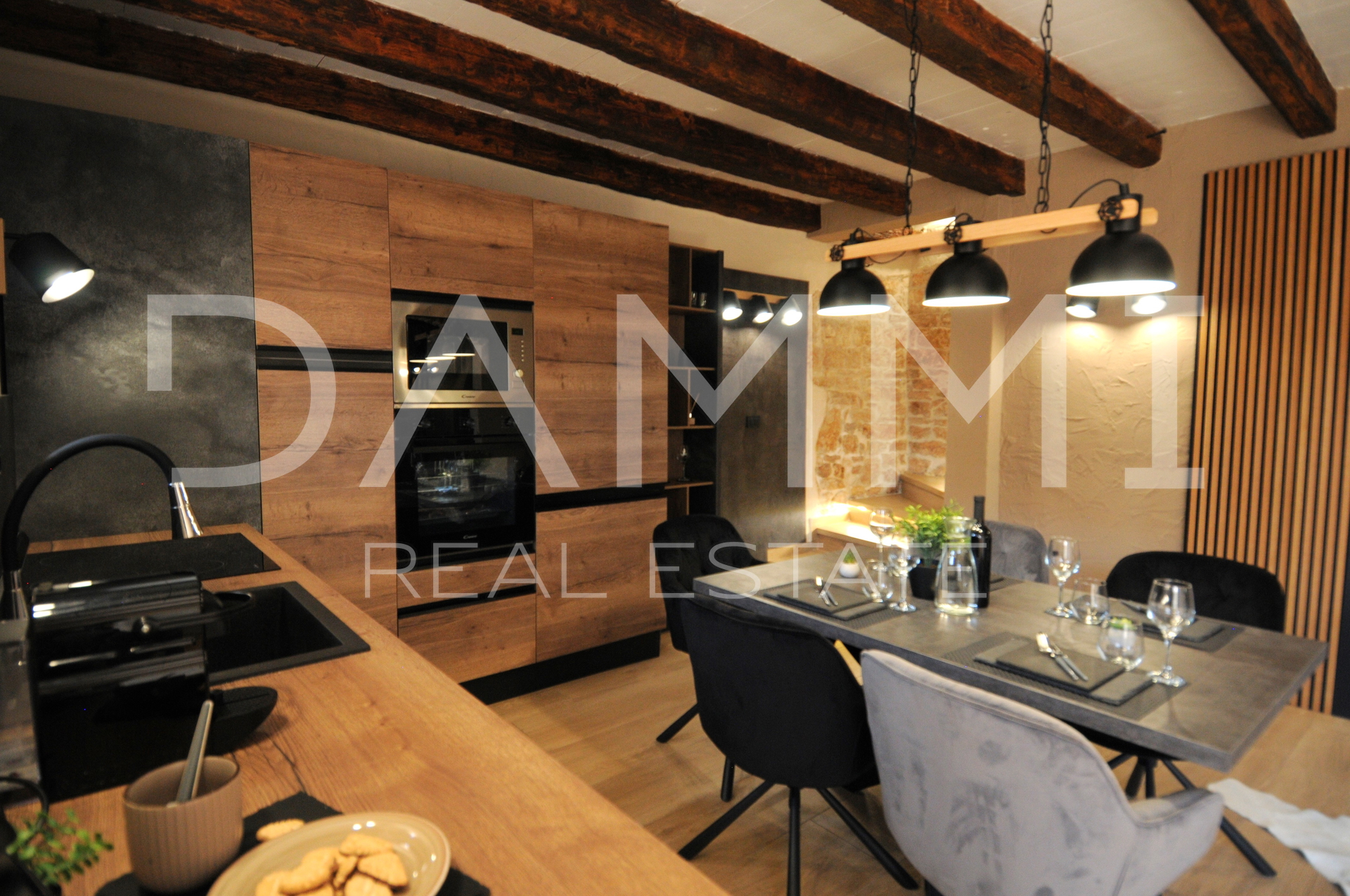 ISTRA&comma; VI&Scaron;NJAN - KAMENA ISTARSKA KU&Cacute;A S BAZENOM