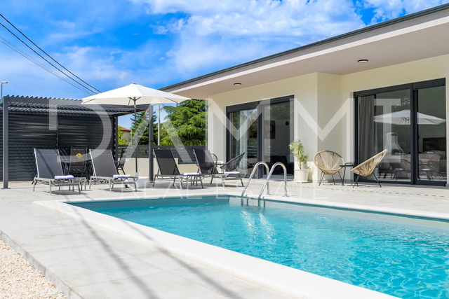 ISTRA, KANFANAR - Moderna prizemnica s bazenom top lokacija