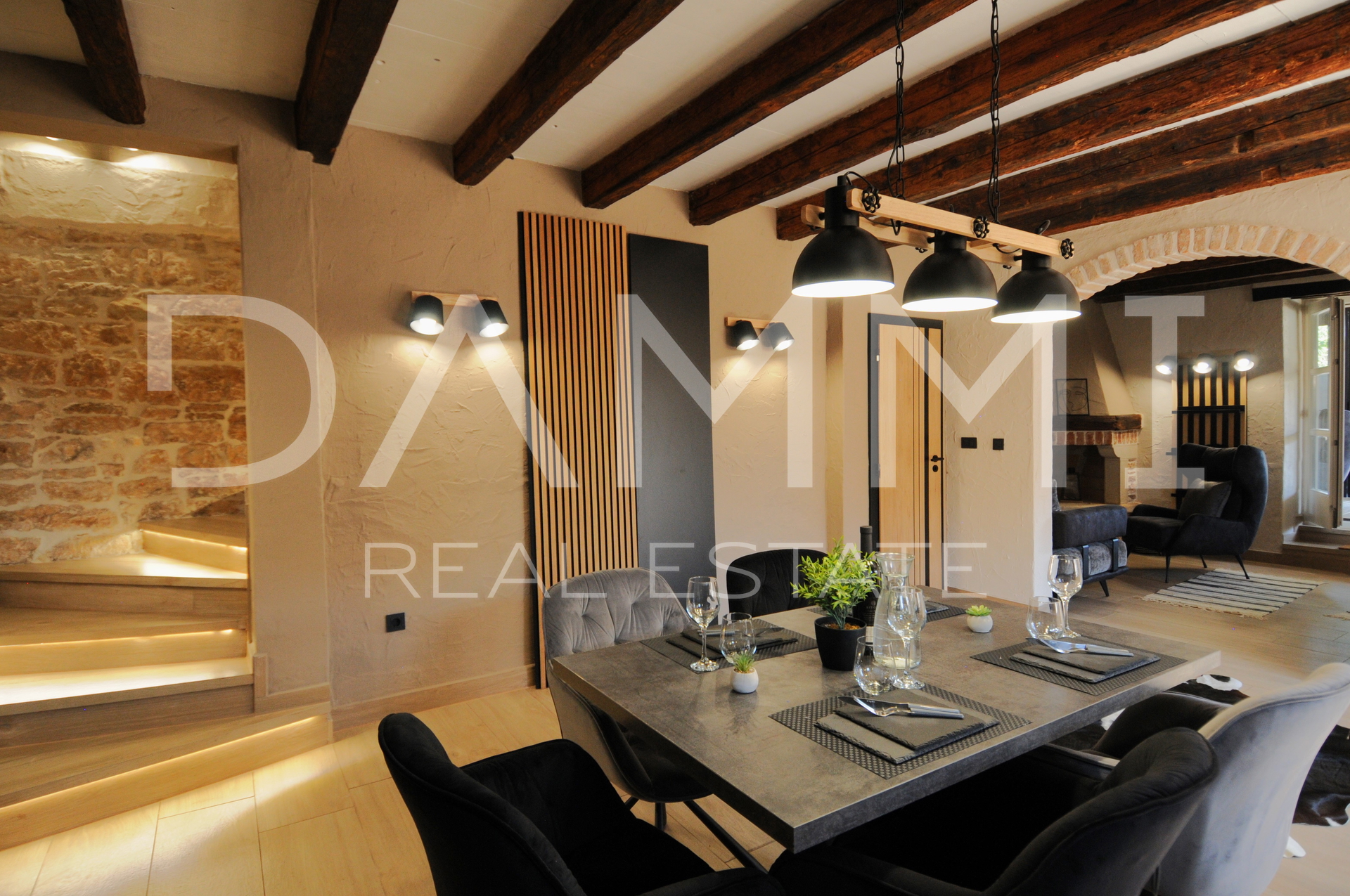 ISTRA&comma; VI&Scaron;NJAN - KAMENA ISTARSKA KU&Cacute;A S BAZENOM