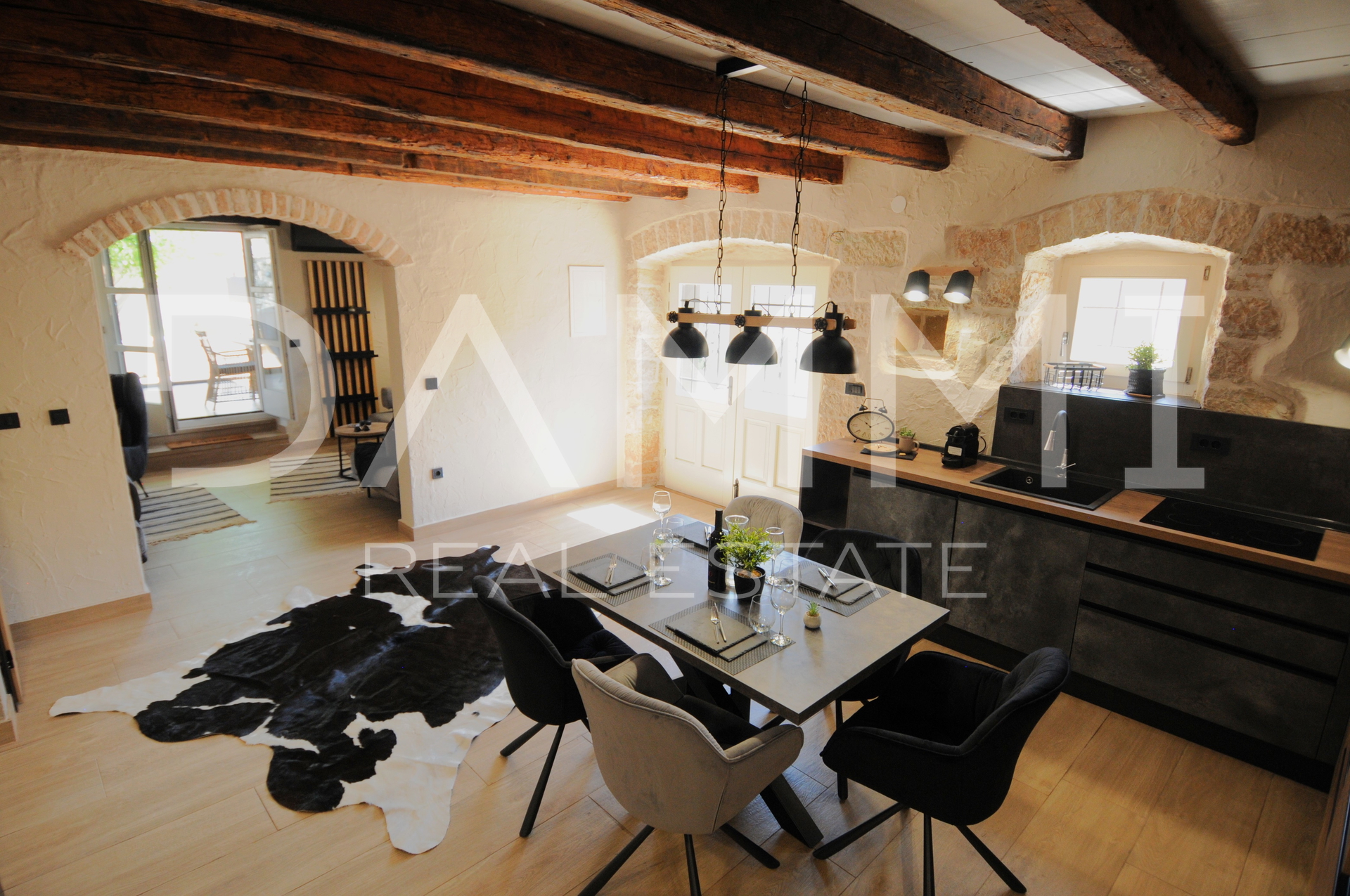 ISTRA&comma; VI&Scaron;NJAN - KAMENA ISTARSKA KU&Cacute;A S BAZENOM