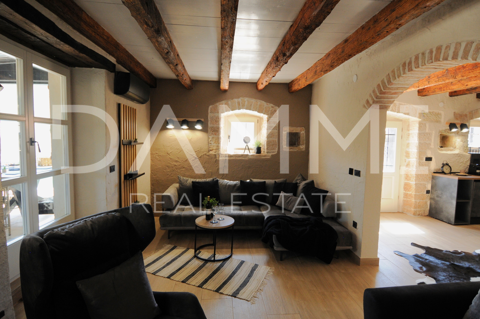 ISTRA&comma; VI&Scaron;NJAN - KAMENA ISTARSKA KU&Cacute;A S BAZENOM