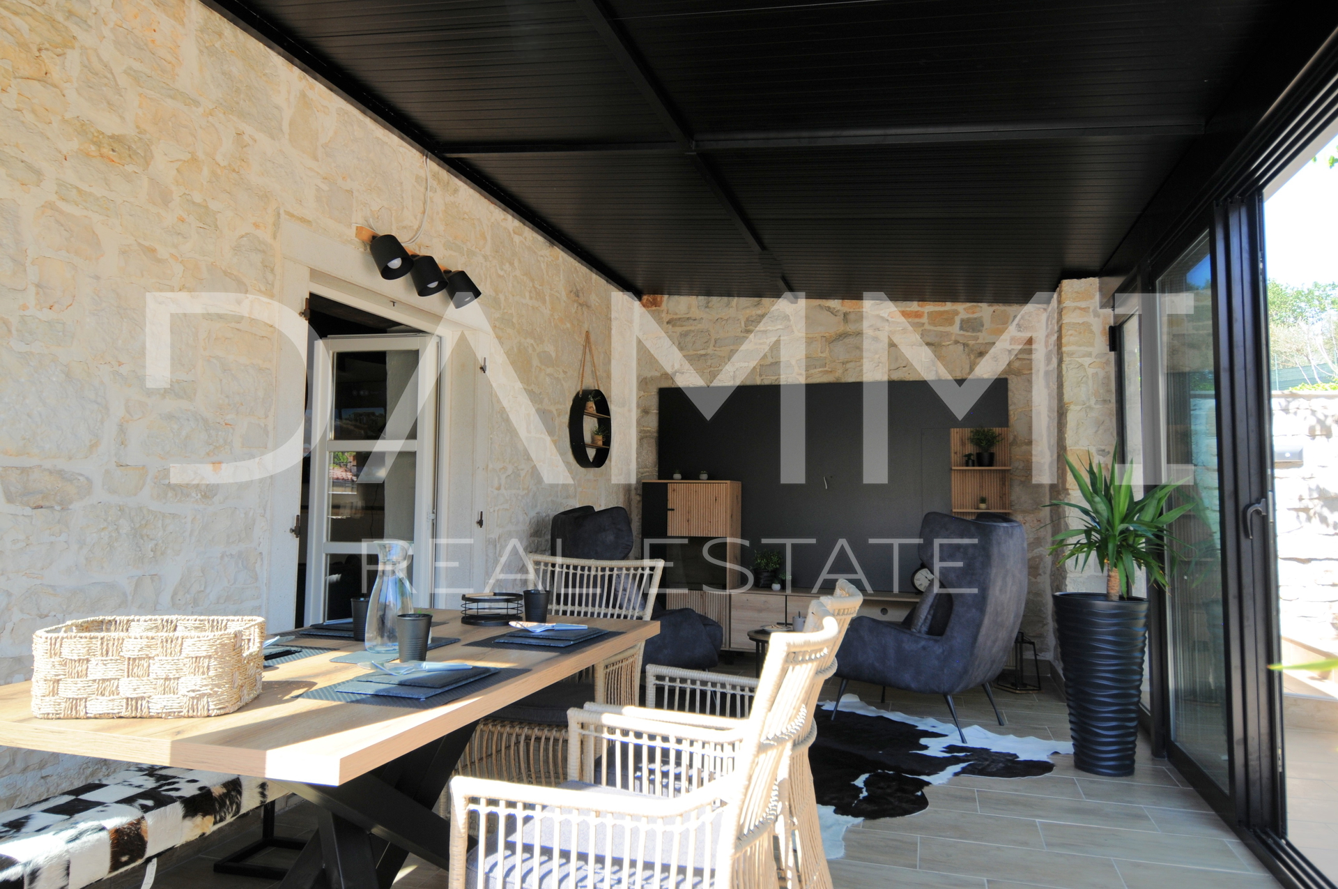 ISTRA&comma; VI&Scaron;NJAN - KAMENA ISTARSKA KU&Cacute;A S BAZENOM