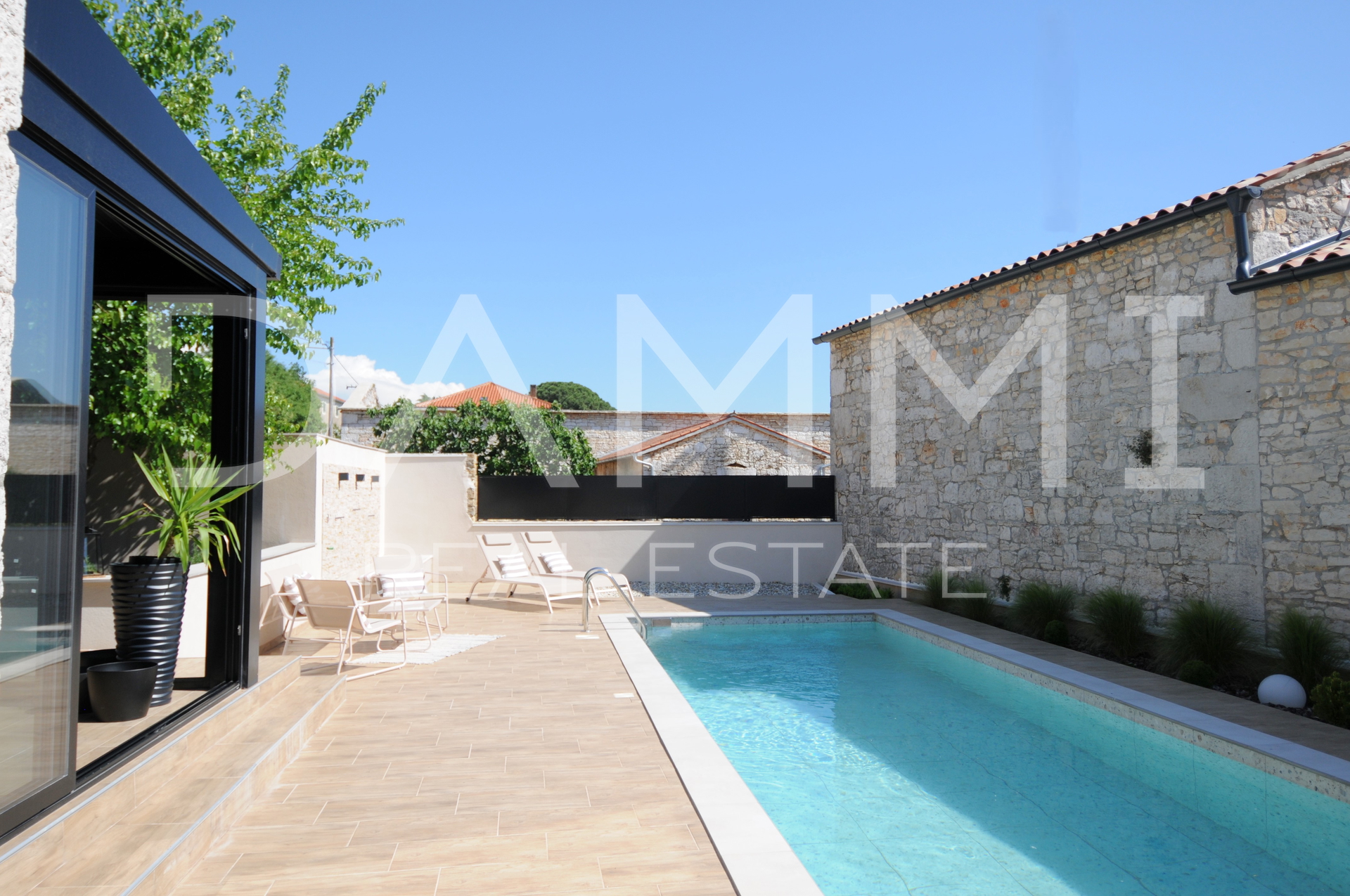 ISTRA&comma; VI&Scaron;NJAN - KAMENA ISTARSKA KU&Cacute;A S BAZENOM