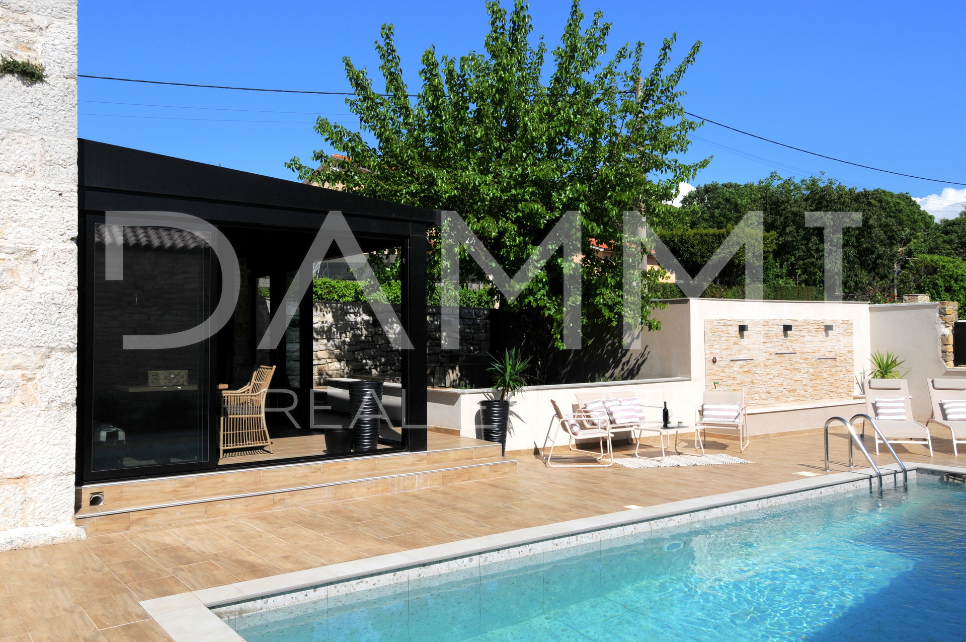 ISTRA&comma; VI&Scaron;NJAN - KAMENA ISTARSKA KU&Cacute;A S BAZENOM