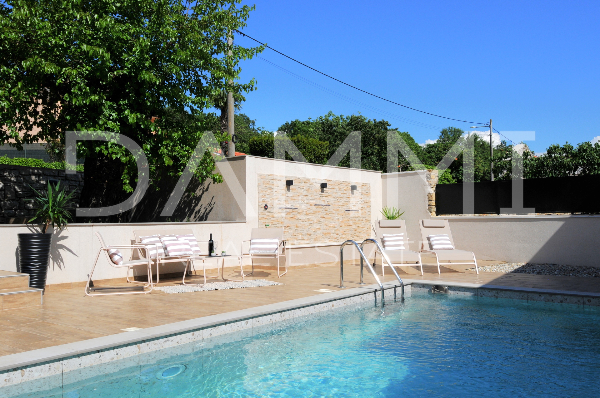 ISTRA&comma; VI&Scaron;NJAN - KAMENA ISTARSKA KU&Cacute;A S BAZENOM