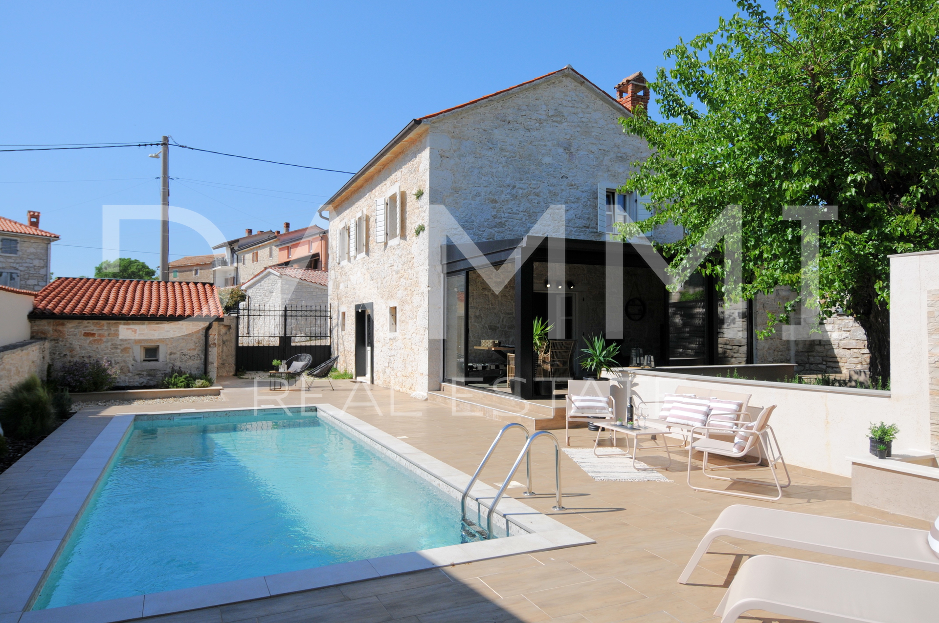 ISTRA&comma; VI&Scaron;NJAN - KAMENA ISTARSKA KU&Cacute;A S BAZENOM