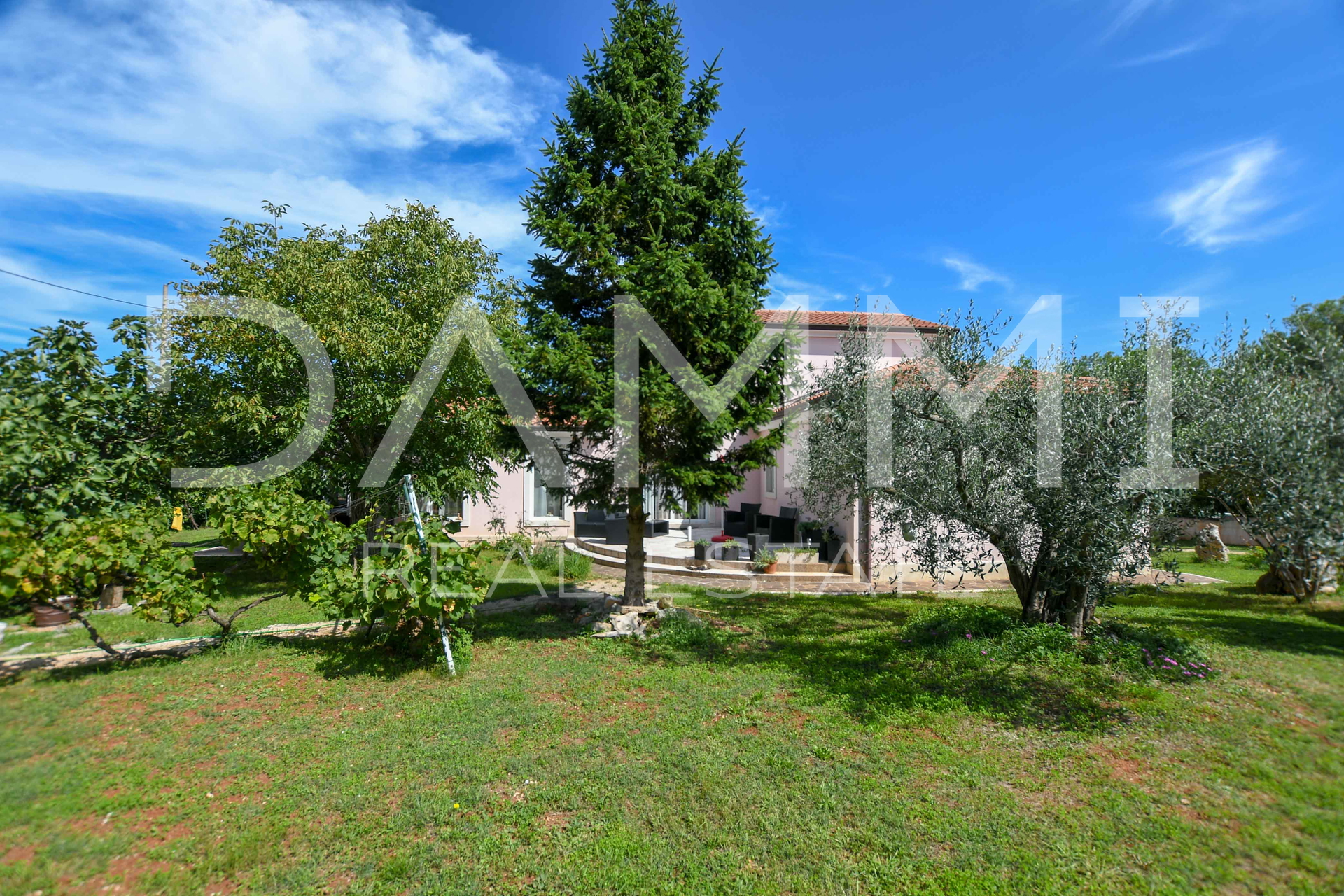 ISTRA&comma; UMAG - Detached house with large yard