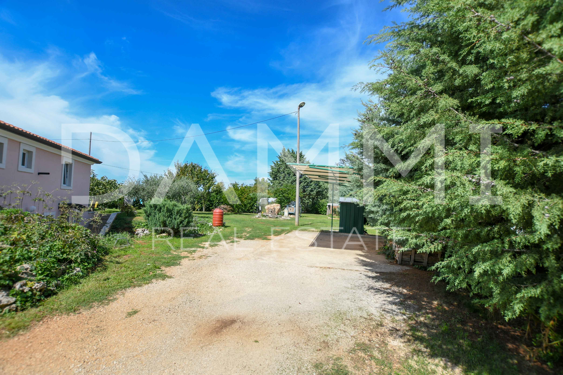 ISTRA&comma; UMAG - Detached house with large yard