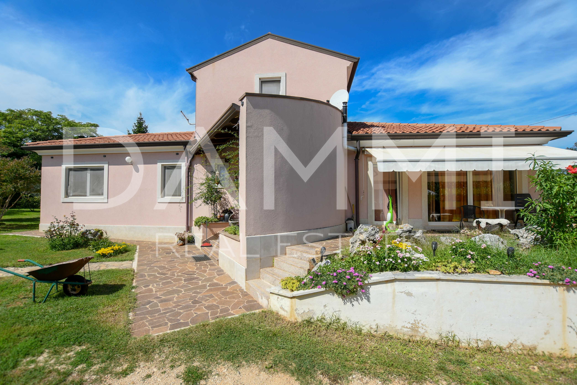 ISTRA&comma; UMAG - Detached house with large yard