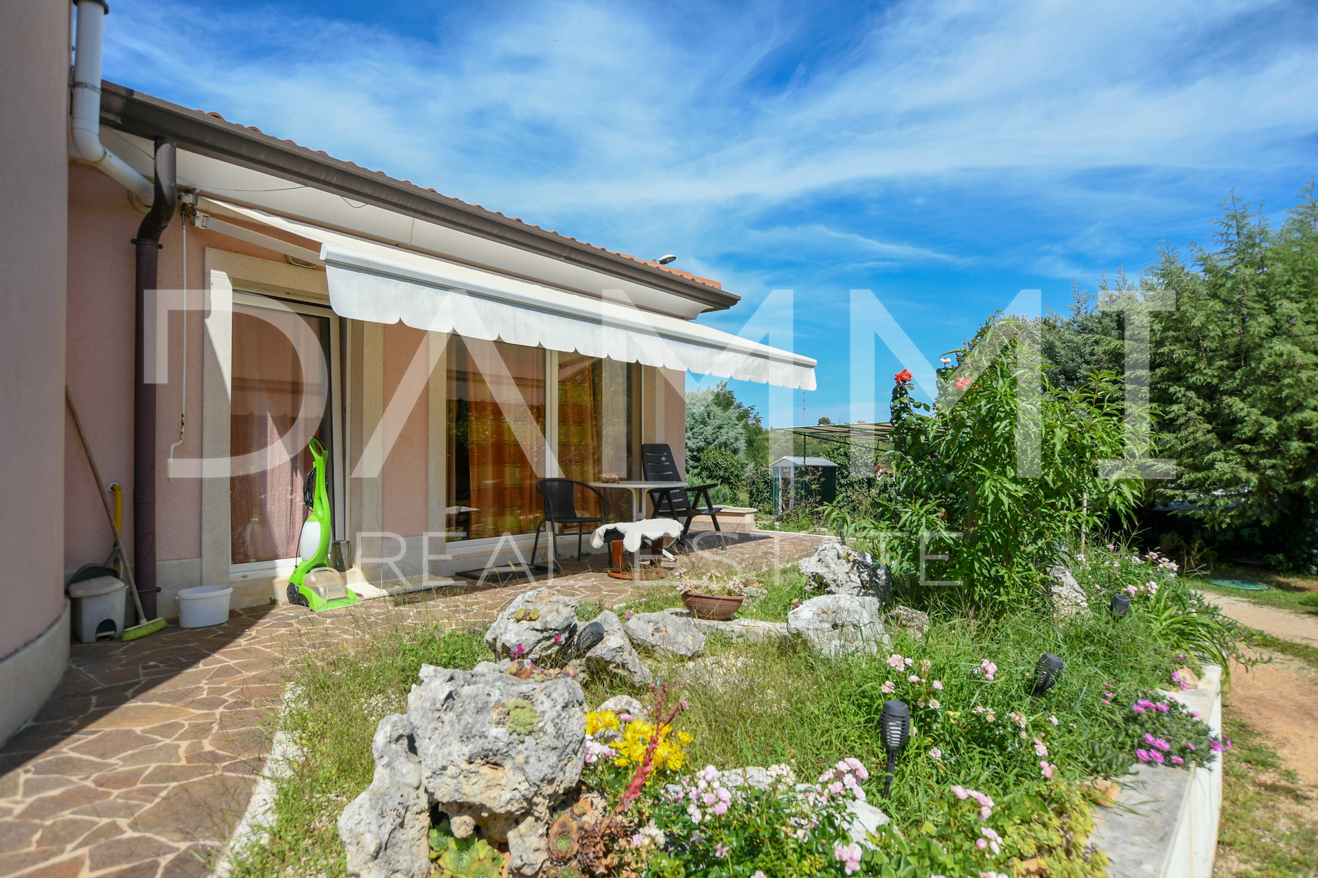 ISTRA&comma; UMAG - Detached house with large yard