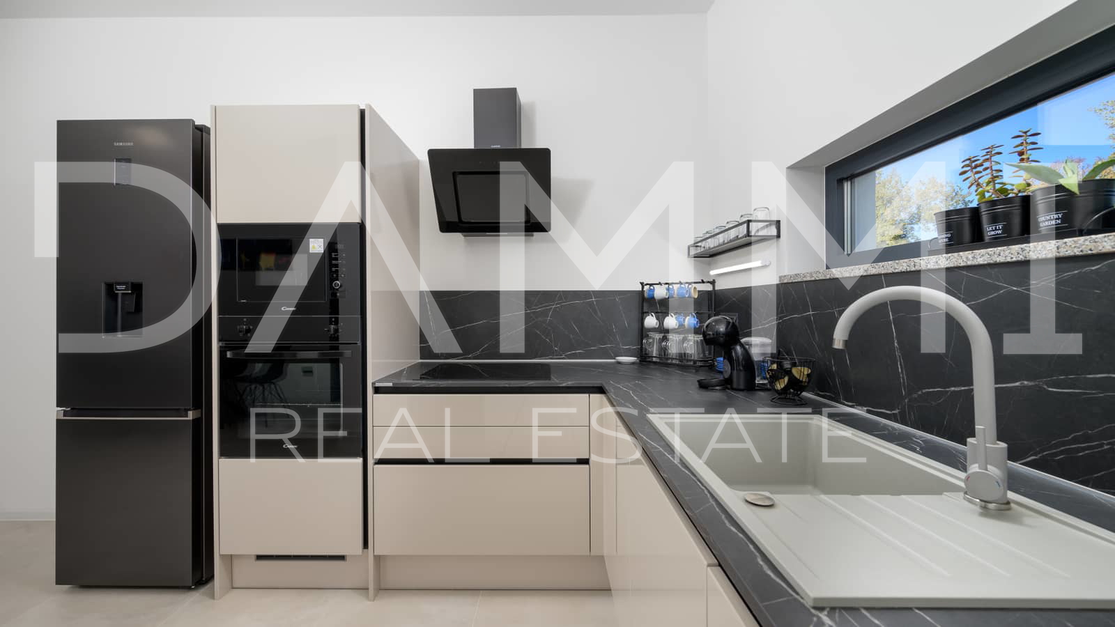 ISTRA&comma; KANFANAR - Moderna prizemnica s bazenom top lokacija