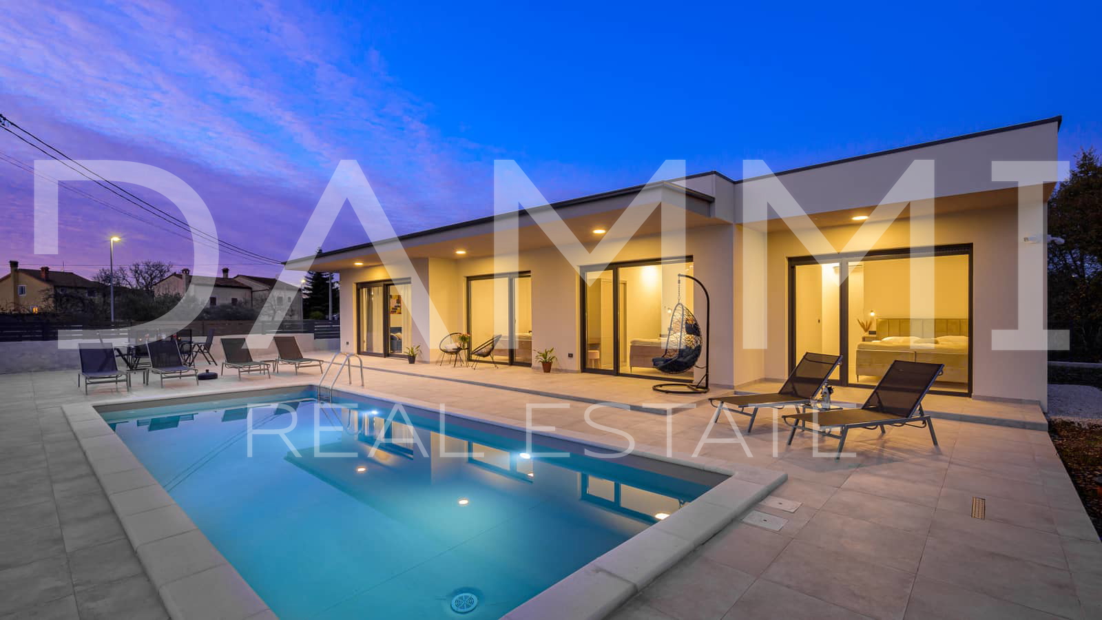 ISTRA&comma; KANFANAR - Moderna prizemnica s bazenom top lokacija