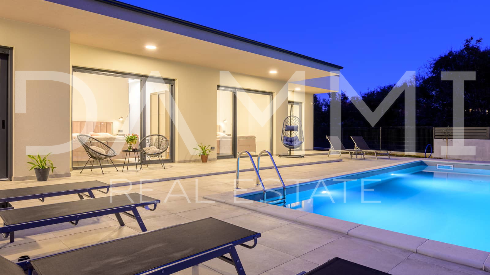 ISTRA&comma; KANFANAR - Moderna prizemnica s bazenom top lokacija