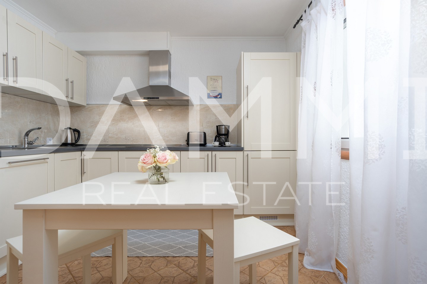 ISTRA&comma; BADERNA - Ku&cacute;a u nizu nedaleko od Baderne