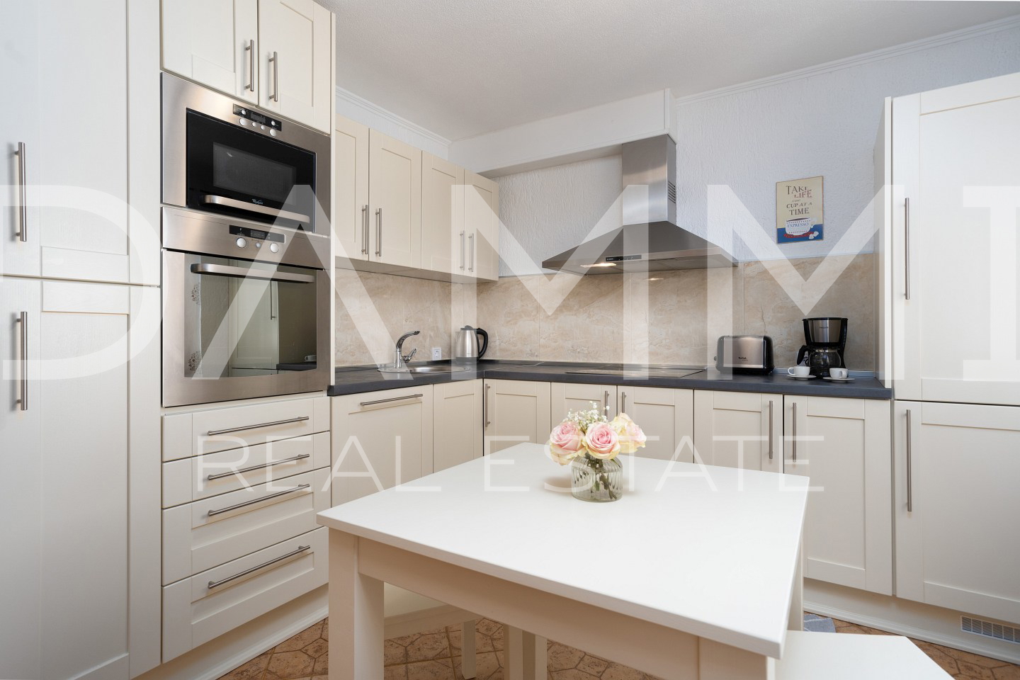 ISTRA&comma; BADERNA - Ku&cacute;a u nizu nedaleko od Baderne