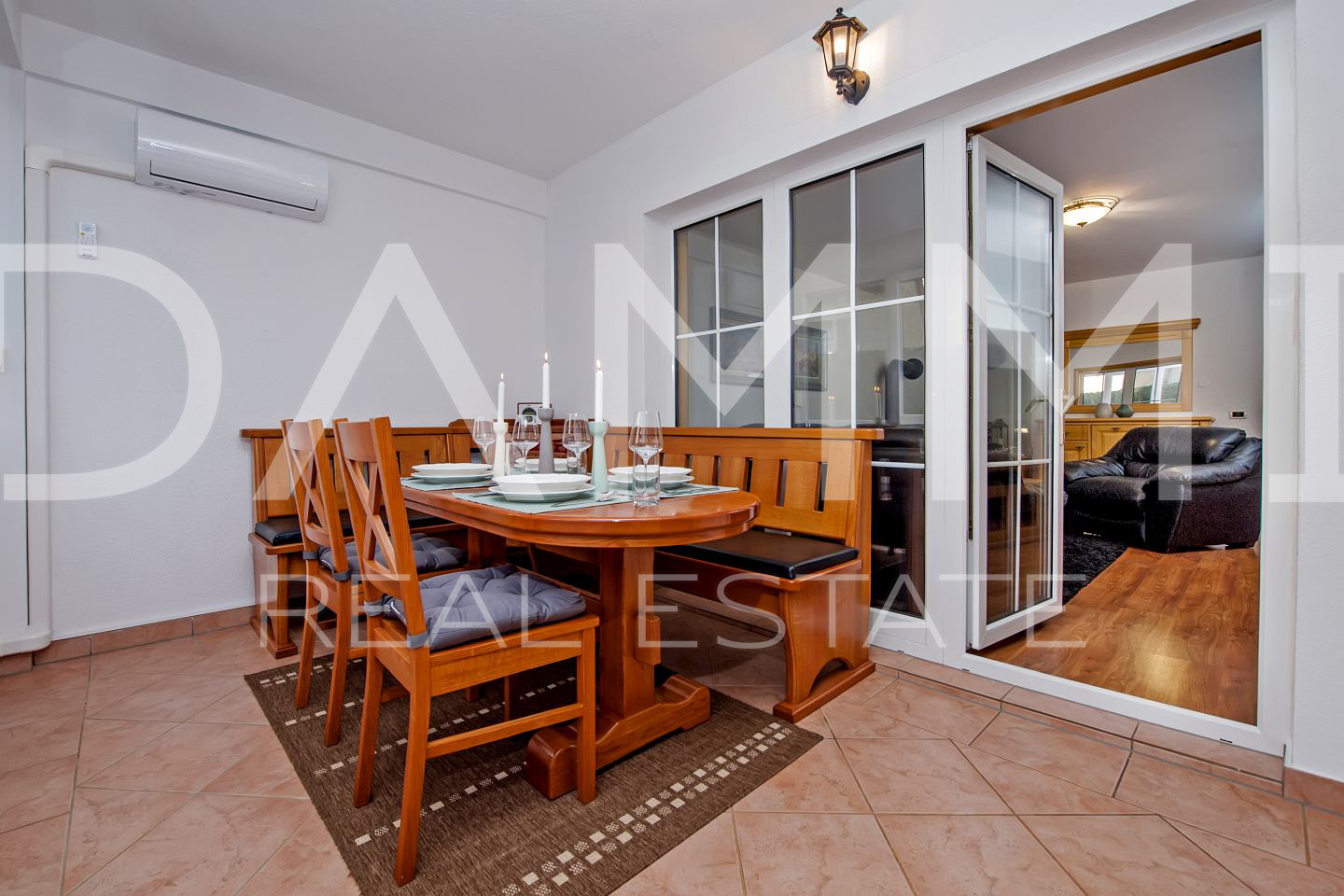 ISTRA&comma; BADERNA - Ku&cacute;a u nizu nedaleko od Baderne