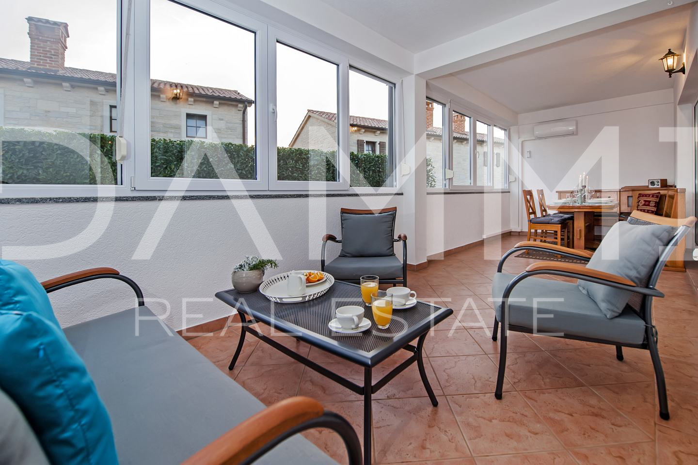 ISTRA&comma; BADERNA - Ku&cacute;a u nizu nedaleko od Baderne